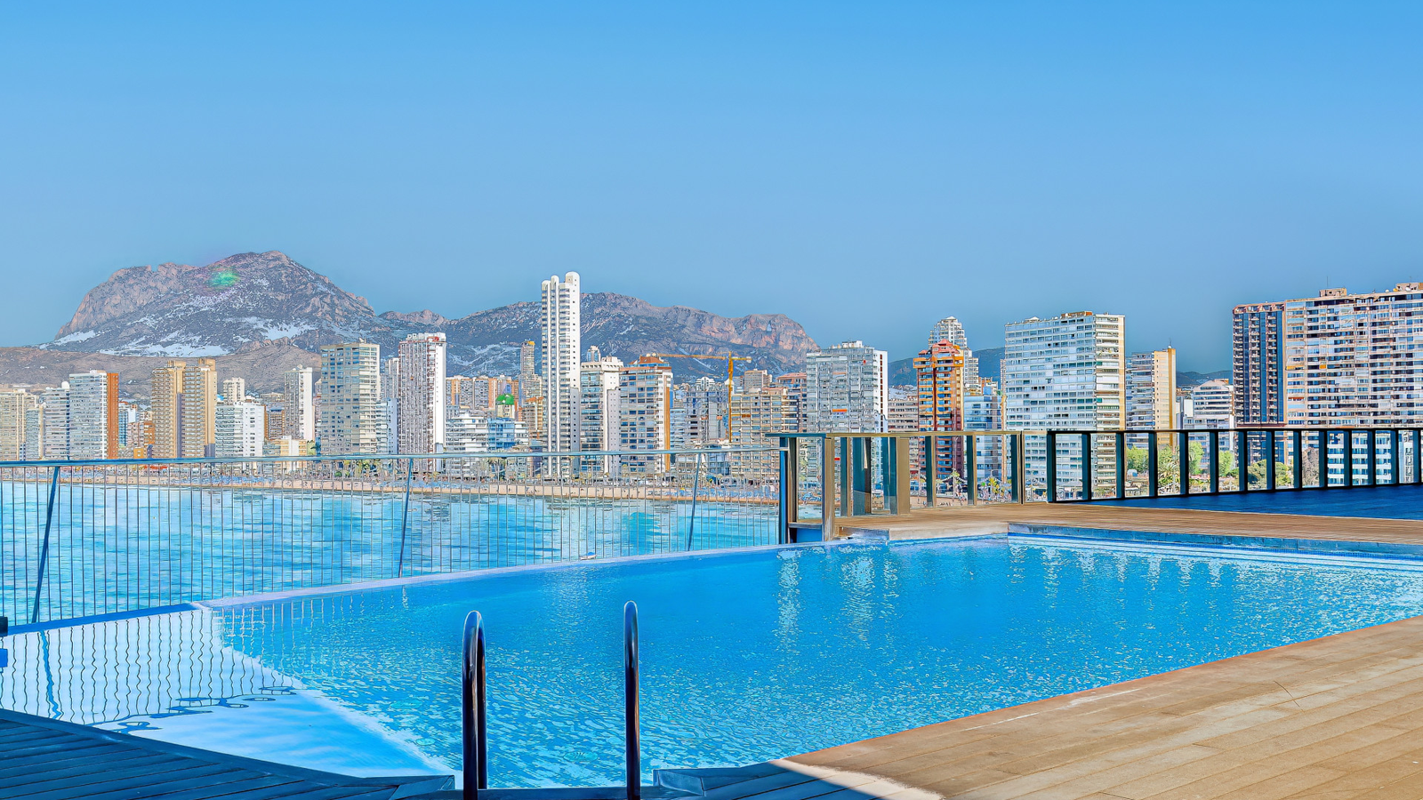 photo of Apartments on Edificio Las Algas, C. Alcalde Manuel Catalán Chana, 22, 03503 Benidorm, Alicante, Spain