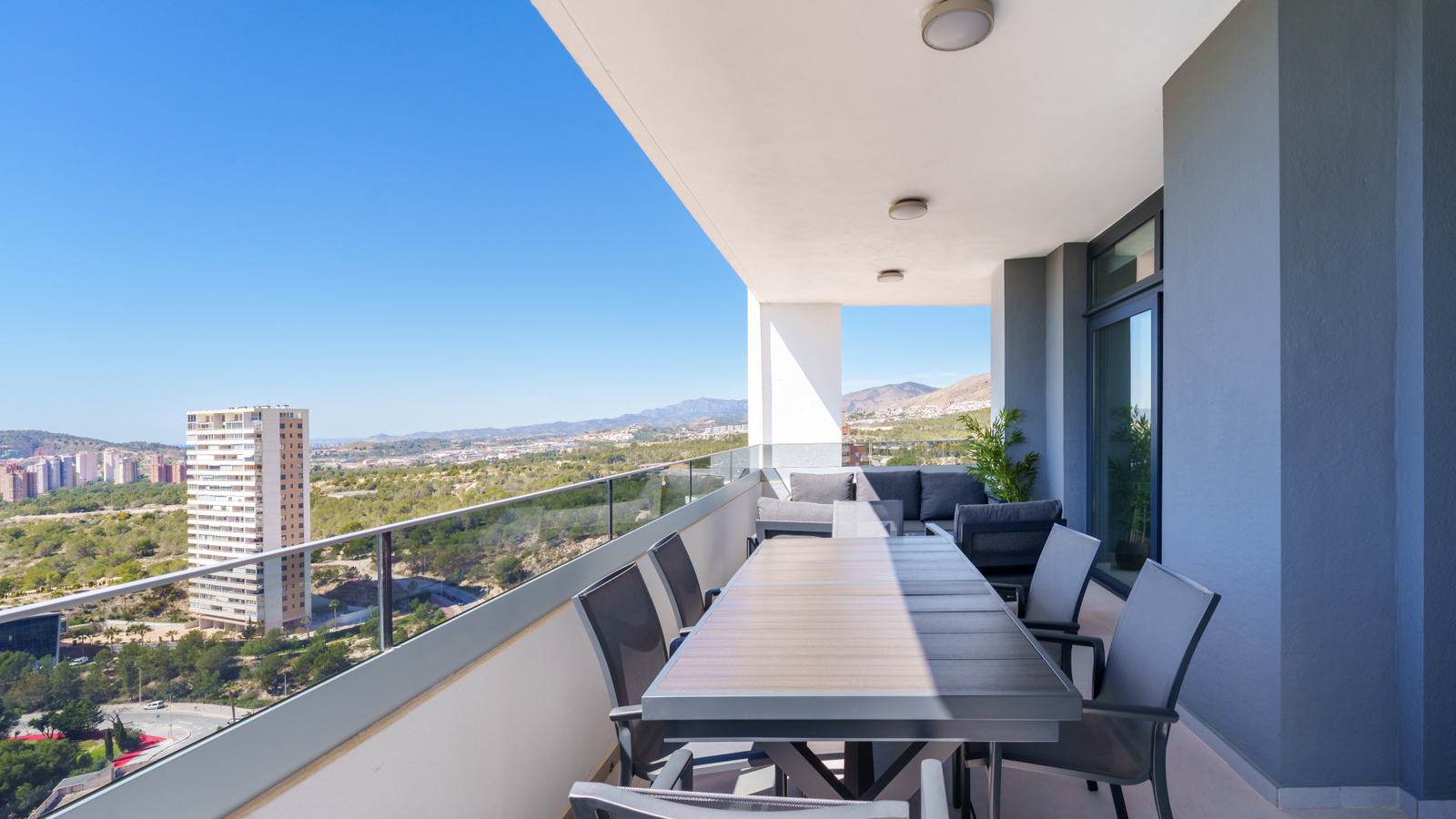 photo of Apartments on Calle Pdte. Adolfo Suárez, 14, 03502 Benidorm, Alicante, Spain