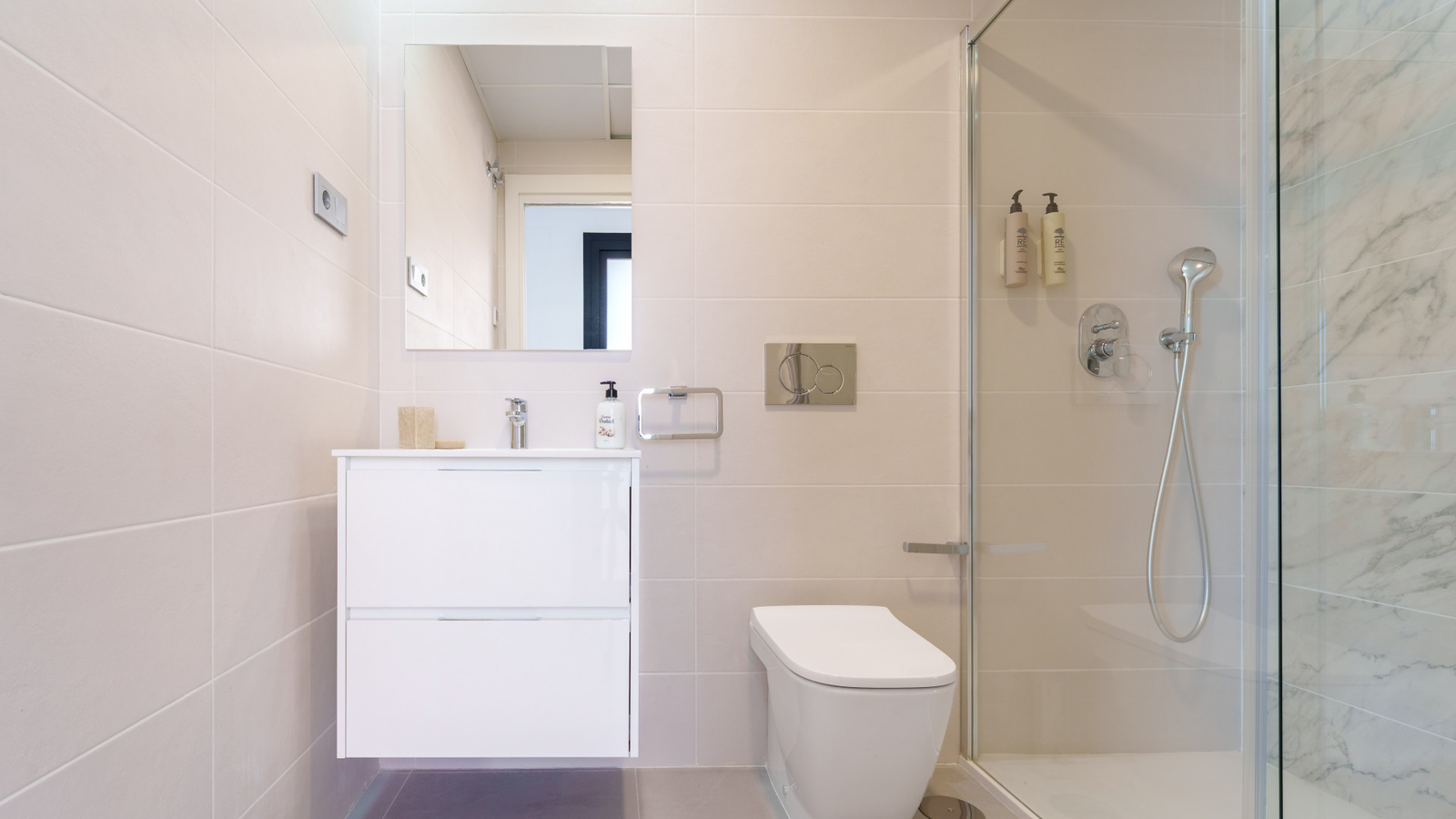 photo of Apartments on Calle Pdte. Adolfo Suárez, 14, 03502 Benidorm, Alicante, Spain