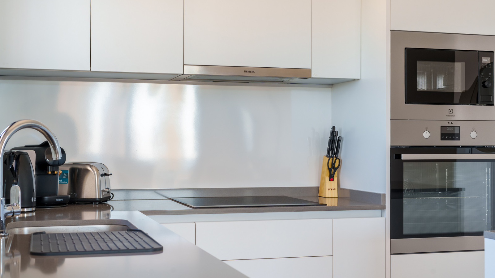 photo of Apartments on Calle Pdte. Adolfo Suárez, 14, 03502 Benidorm, Alicante, Spain