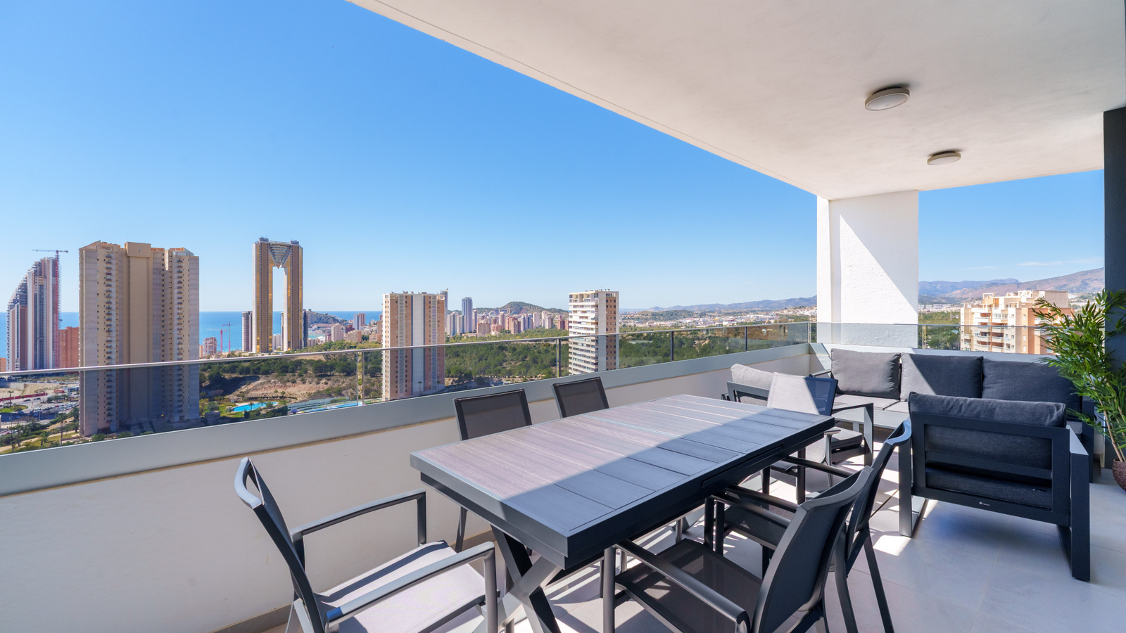 photo of Apartments on Calle Pdte. Adolfo Suárez, 14, 03502 Benidorm, Alicante, Spain
