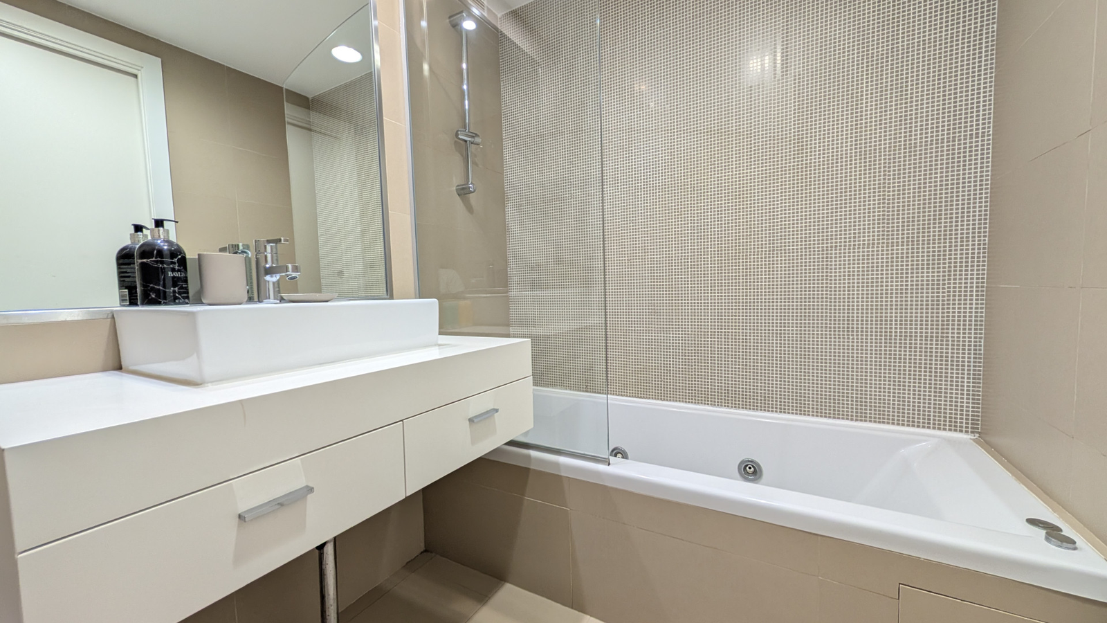 photo of Apartments on C. la Cala, 2, 03502 Benidorm, Alicante, Spain