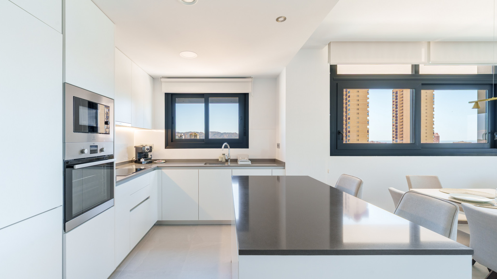 photo of Apartments on Calle Pdte. Adolfo Suárez, 14, 03502 Benidorm, Alicante, Spain