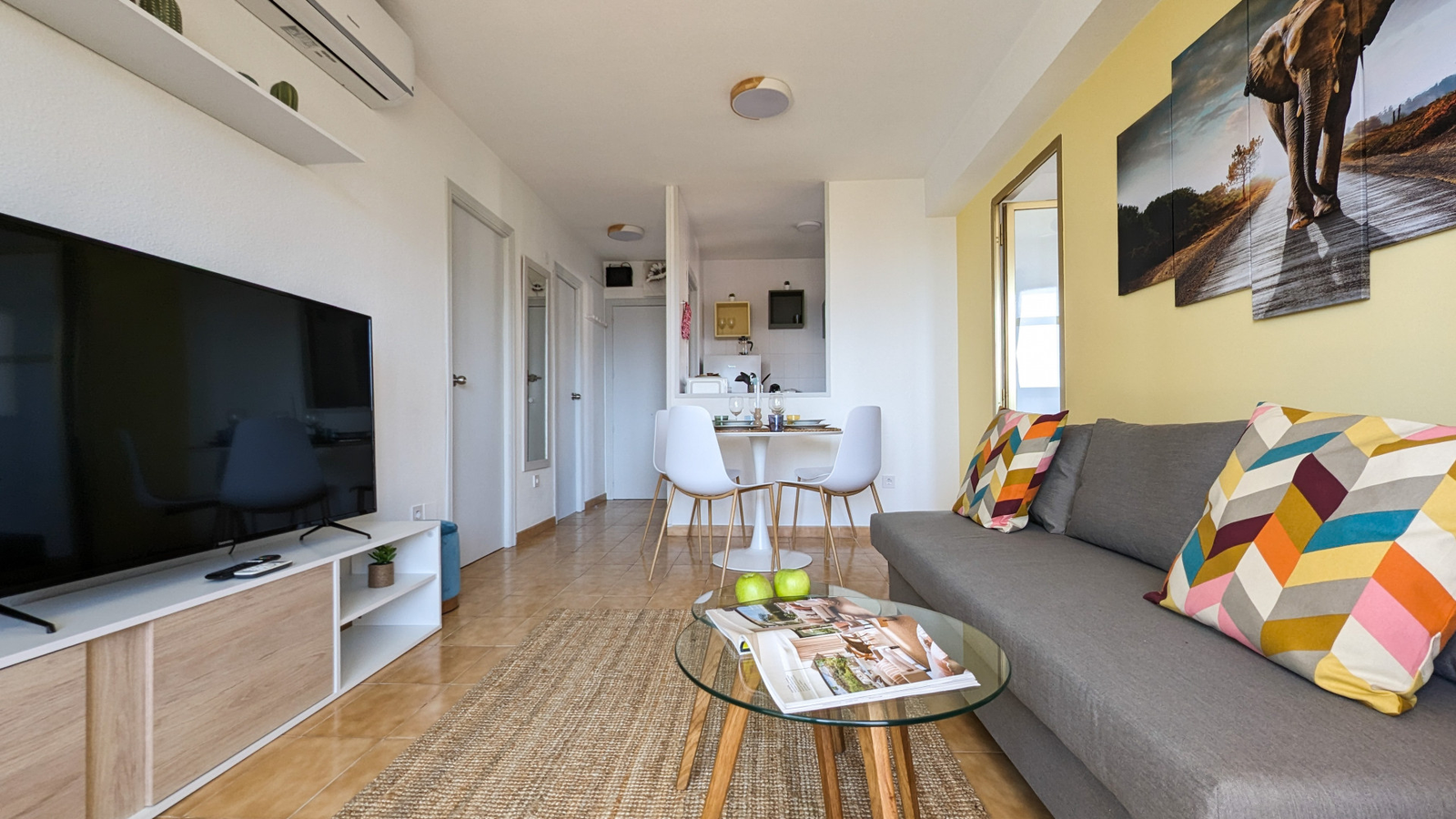 photo of Apartments on Playa de Levante, C. Gerona, 30, 03503 Benidorm, Alicante, Spain