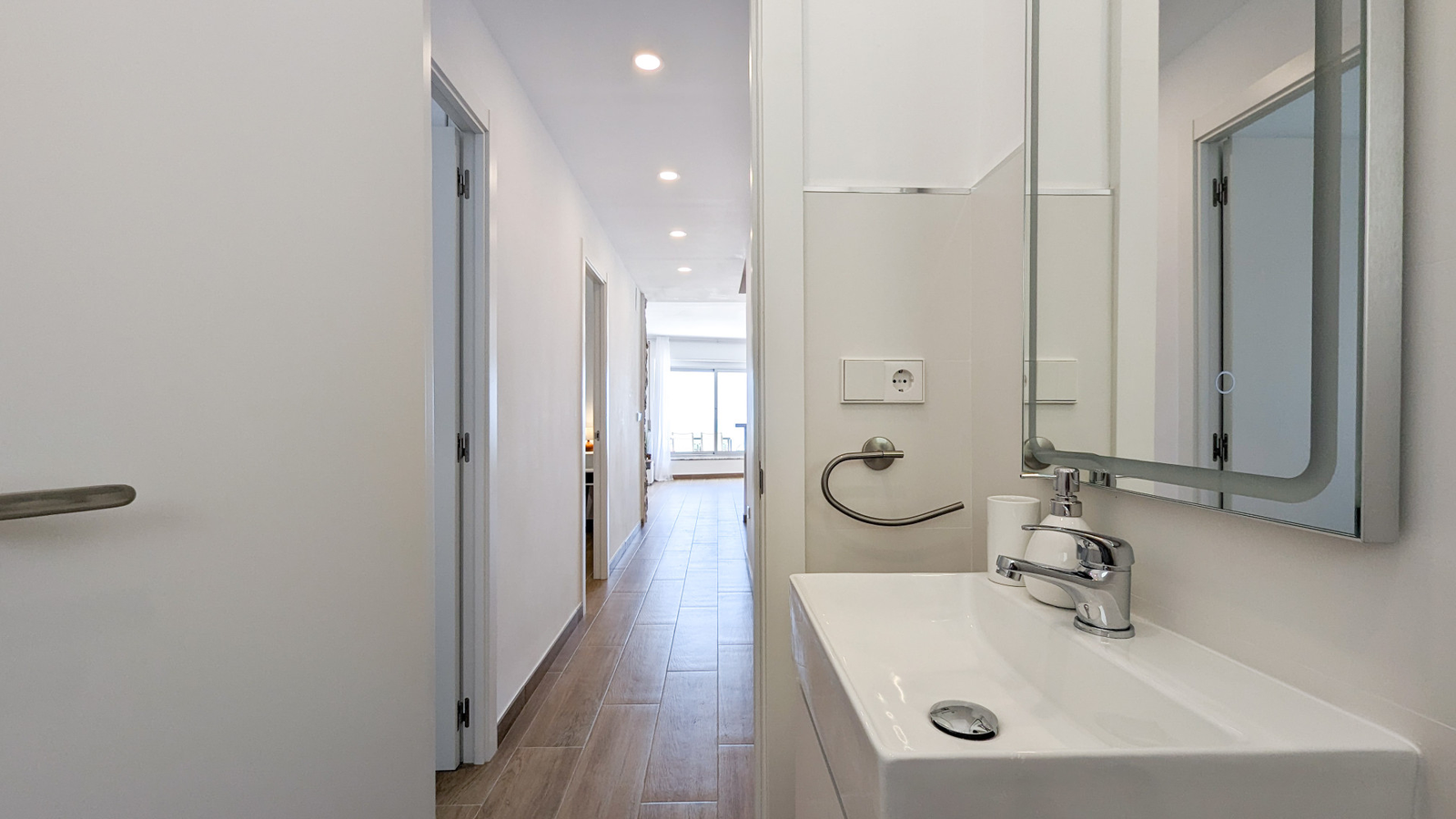 photo of Apartments on Av. Vicente Llorca Alós, 34, 03502 Benidorm, Alicante, Spain