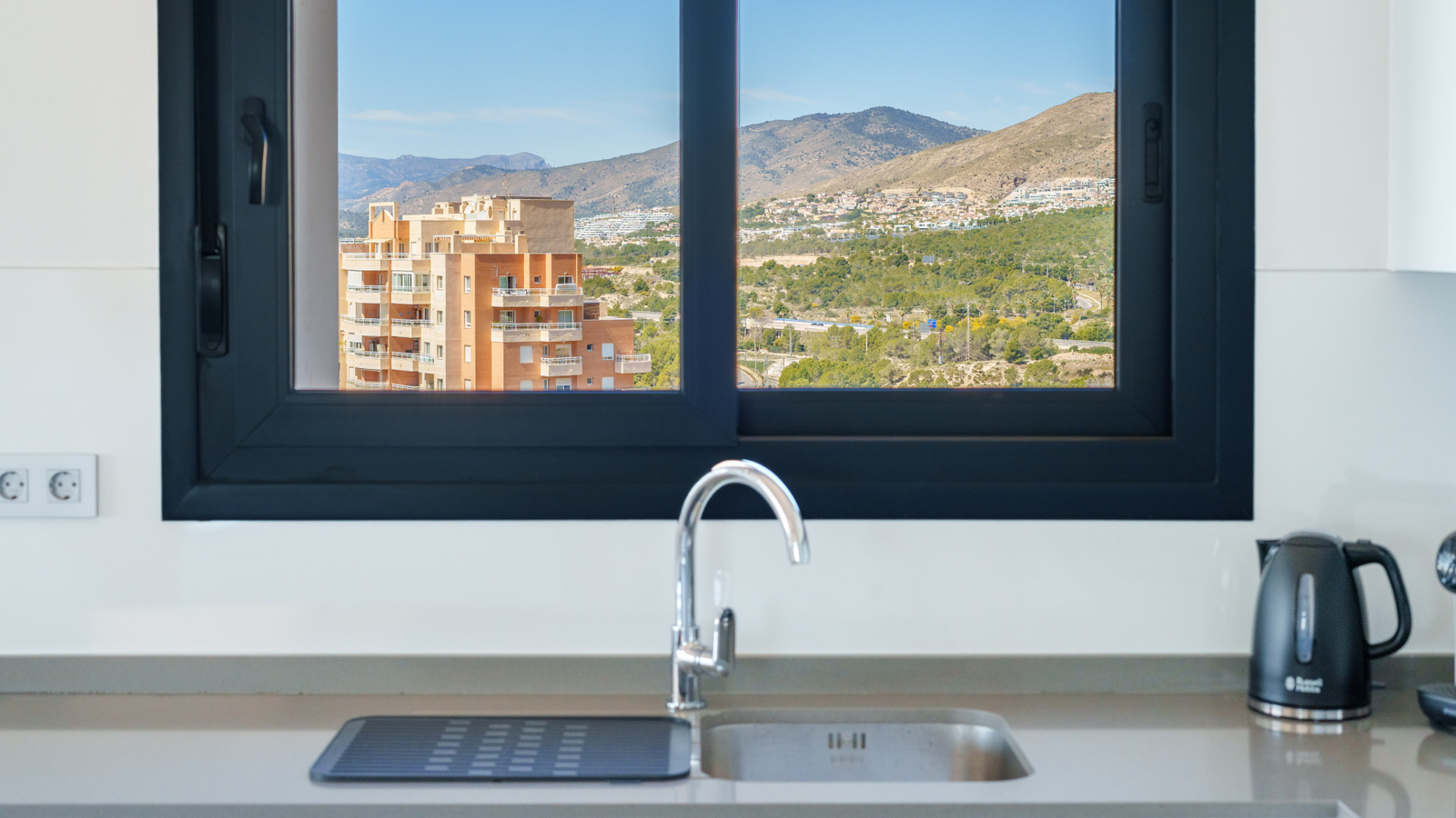 photo of Apartments on Calle Pdte. Adolfo Suárez, 14, 03502 Benidorm, Alicante, Spain