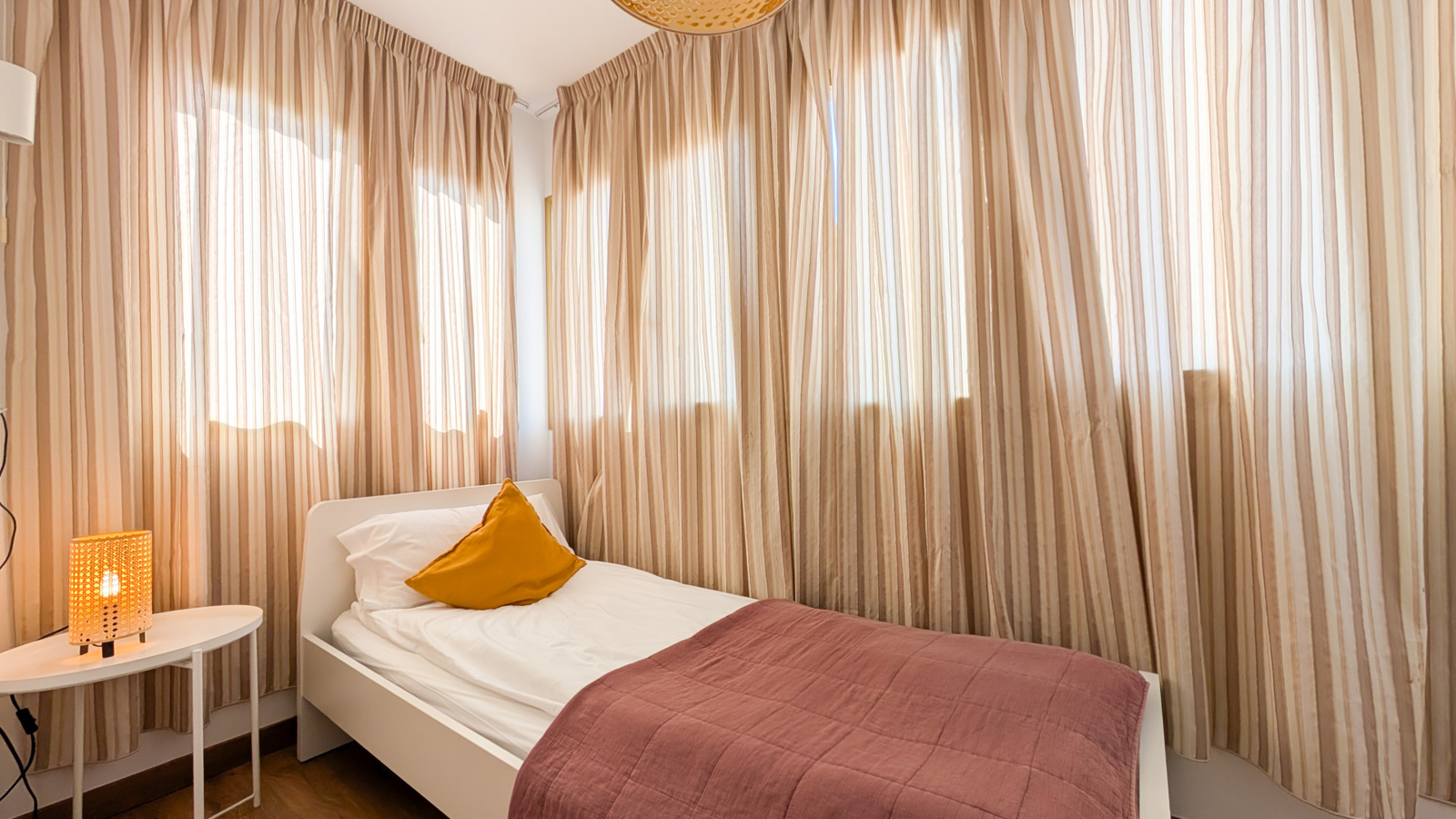 photo of Apartments on Playa de Levante, C. Gerona, 30, 03503 Benidorm, Alicante, Spain