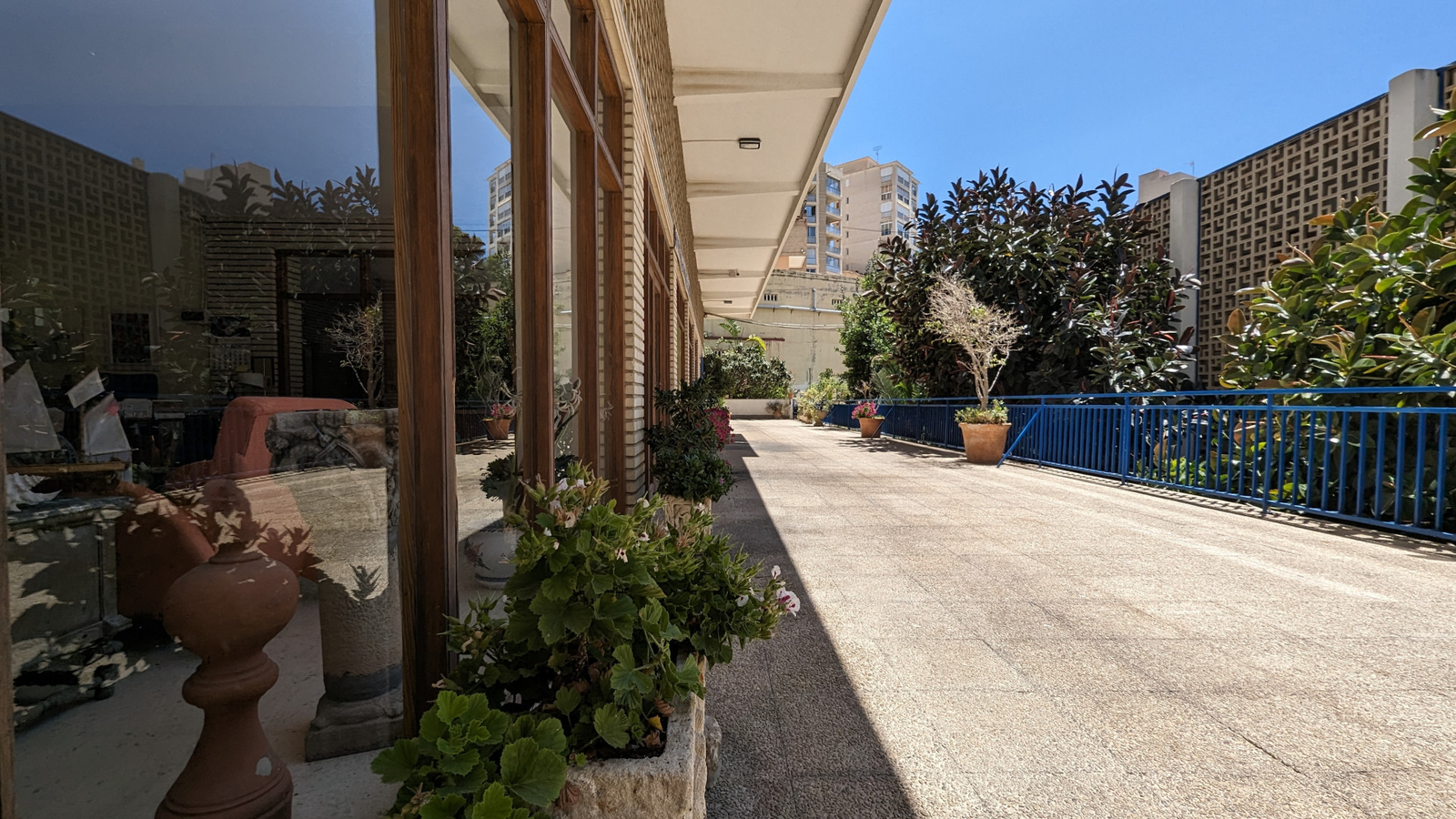 photo of Apartments on Pg. del Mar, 8, 03509 Benidorm, Alicante, Spain