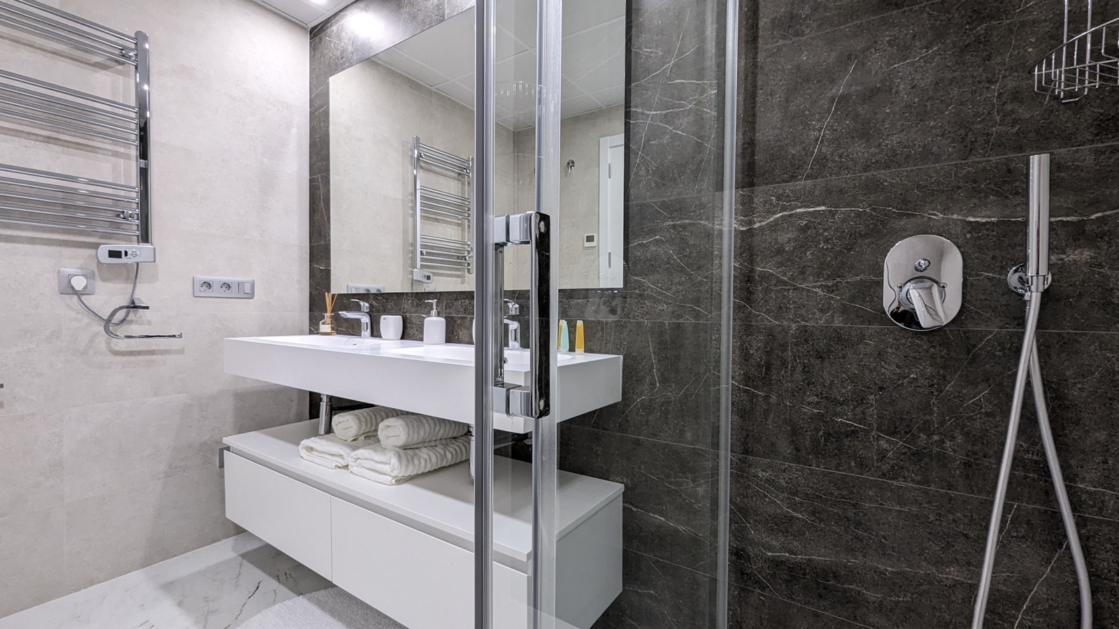 photo of Apartments on Av. de la Armada Española, 20, 03502 Benidorm, Alicante, Spain