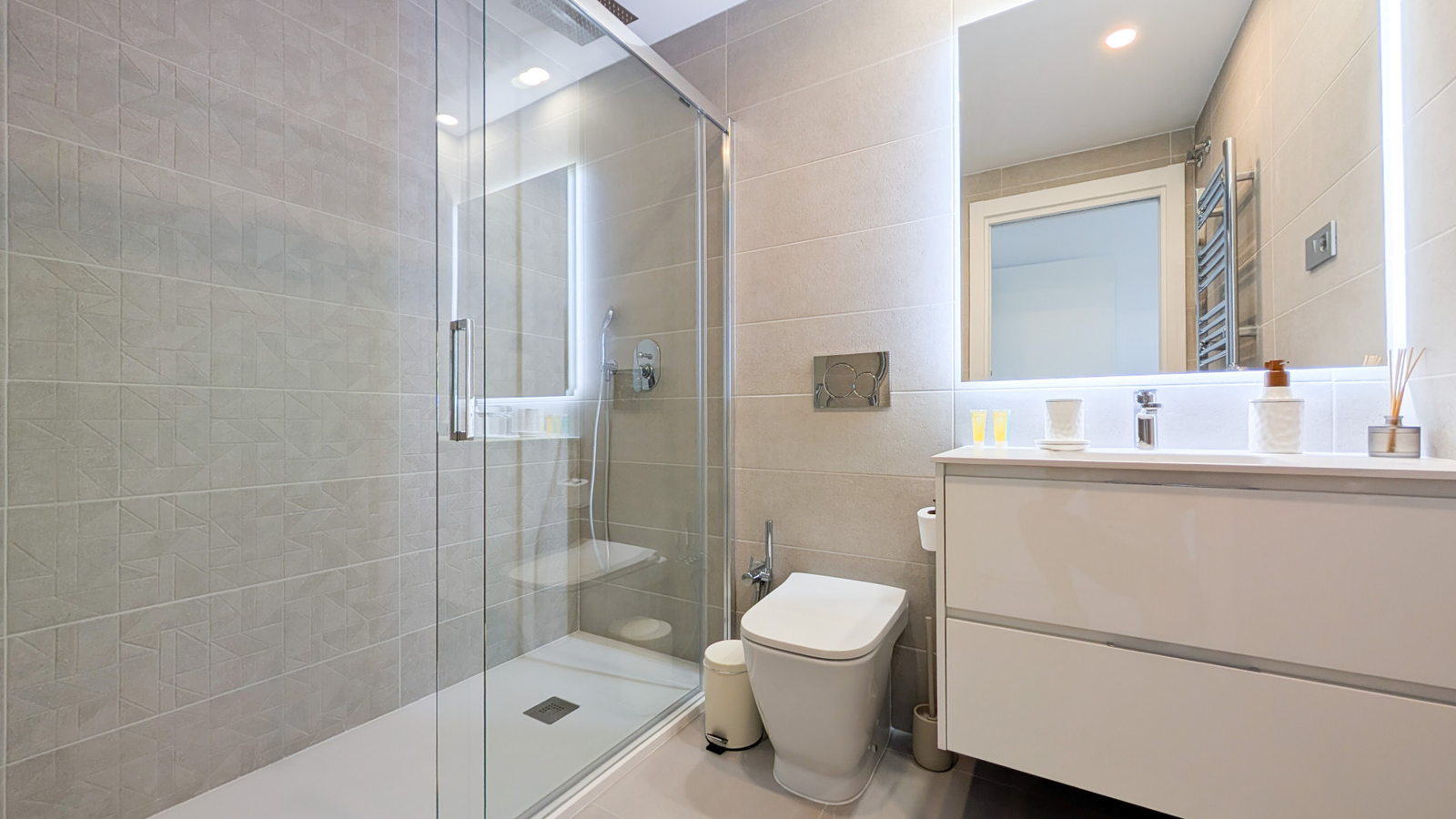 photo of Apartments on Calle Pdte. Adolfo Suárez, 14, 03502 Benidorm, Alicante, Spain