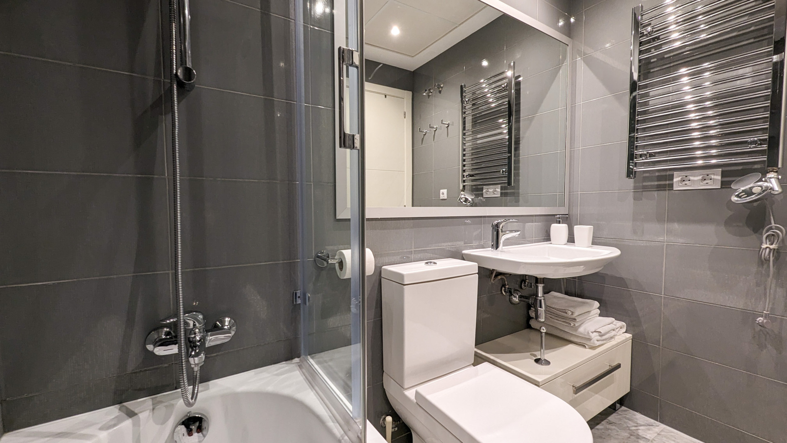 photo of Apartments on C. Alcalde Manuel Catalán Chana, 13A, 03503 Benidorm, Alicante, Spain