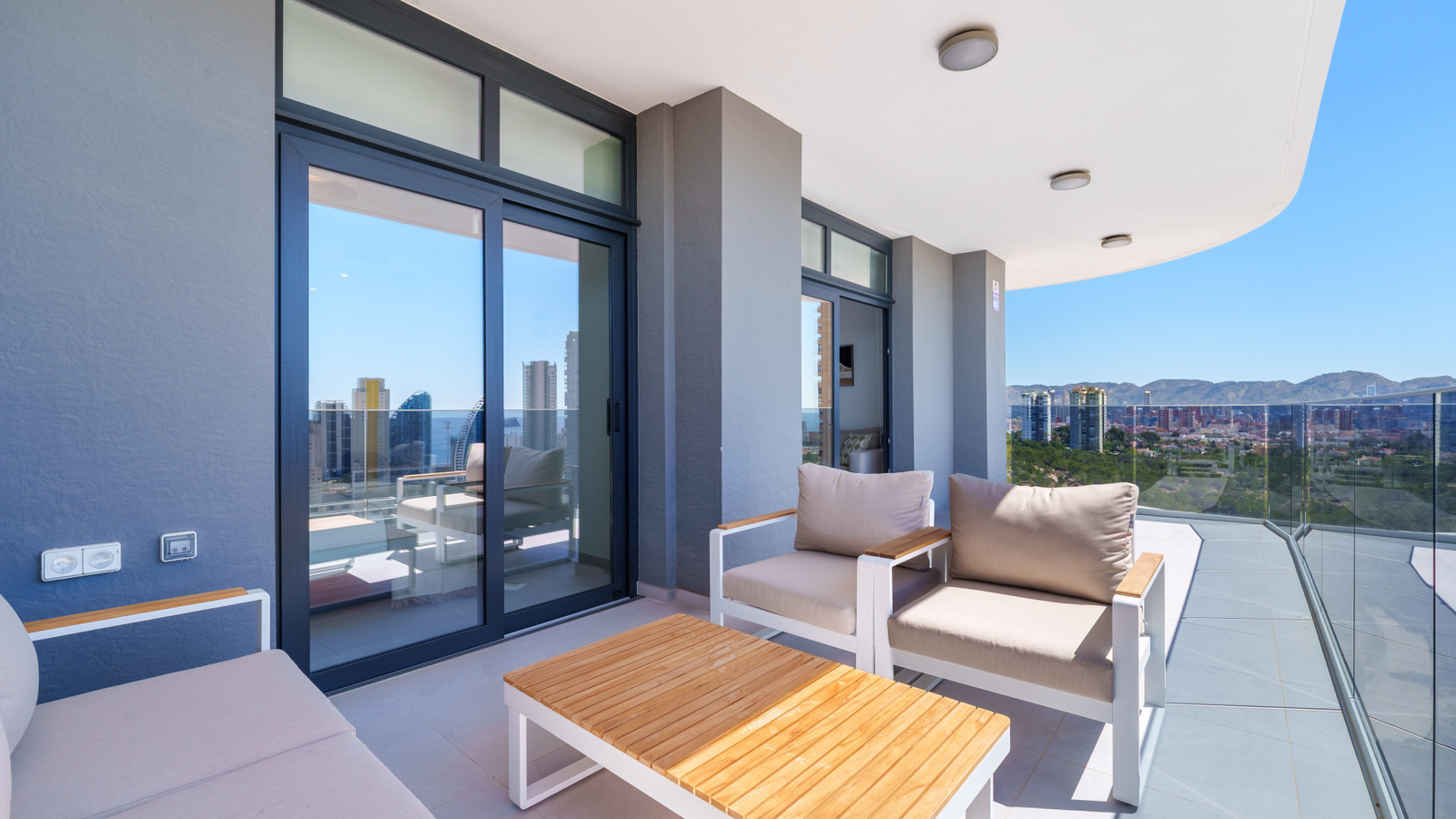 photo of Apartments on Calle Pdte. Adolfo Suárez, 14, 03502 Benidorm, Alicante, Spain
