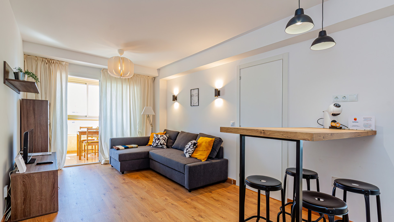 photo of Apartments on Playa de Levante, C. Gerona, 30, 03503 Benidorm, Alicante, Spain
