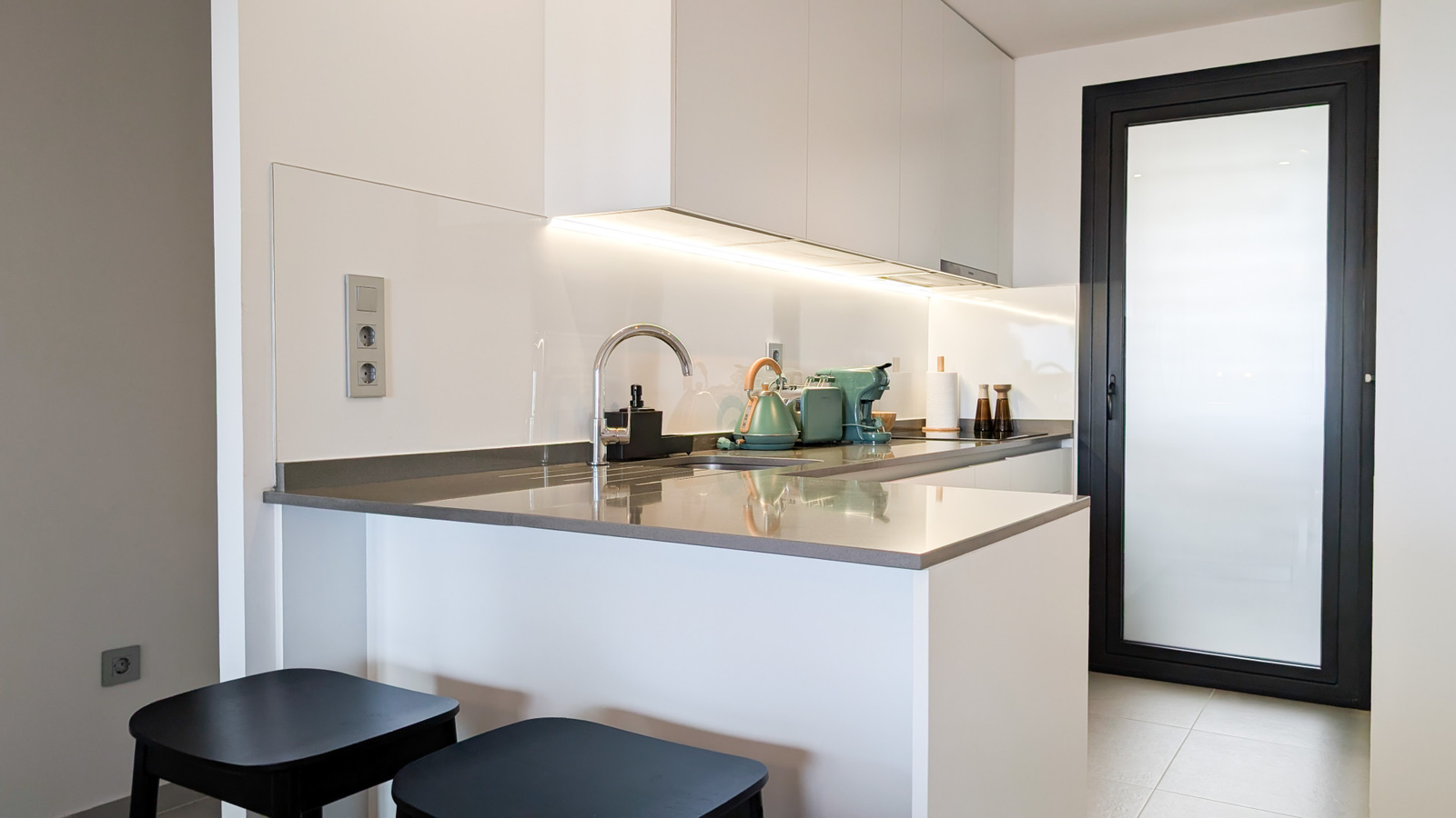 photo of Apartments on Calle Pdte. Adolfo Suárez, 14, 03502 Benidorm, Alicante, Spain
