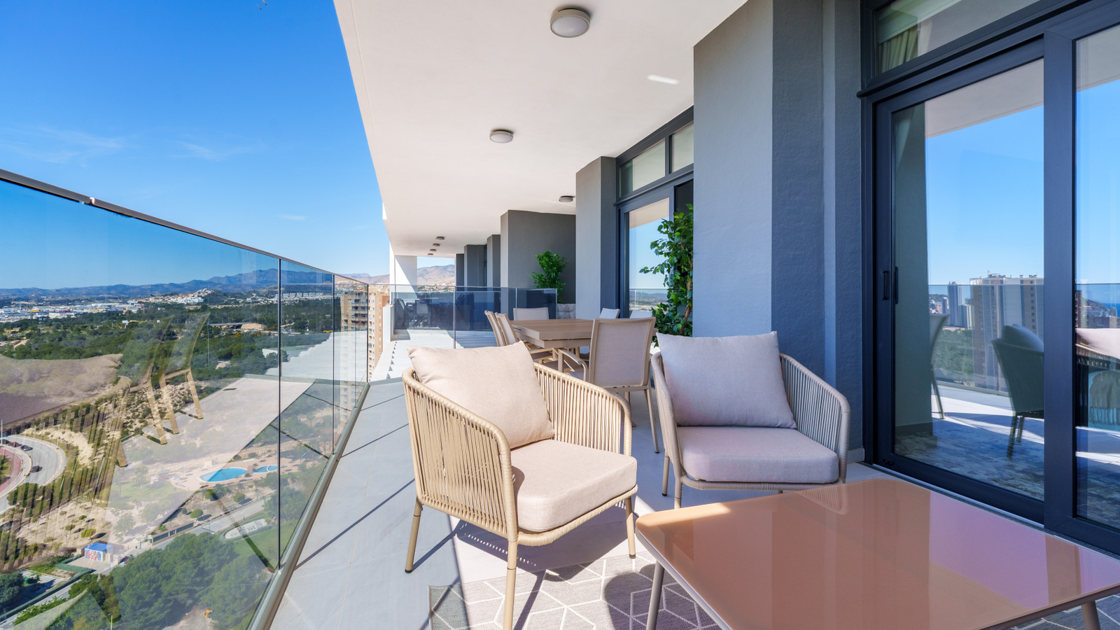 photo of Apartments on Calle Pdte. Adolfo Suárez, 14, 03502 Benidorm, Alicante, Spain