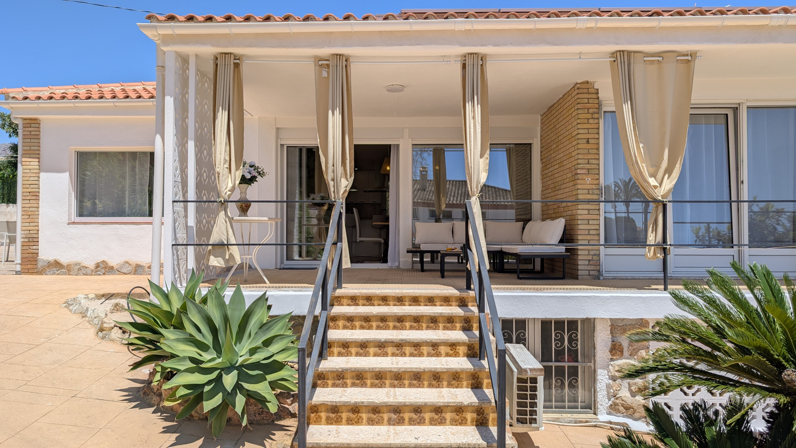 photo of Villa or house on Urb. Barrina Norte, 17, 03502 Benidorm, Alicante, Spain