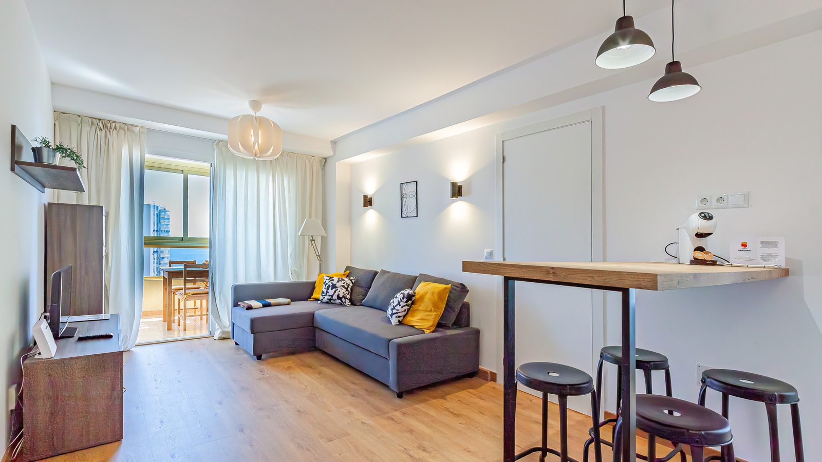 photo of Apartments on Playa de Levante, C. Gerona, 30, 03503 Benidorm, Alicante, Spain