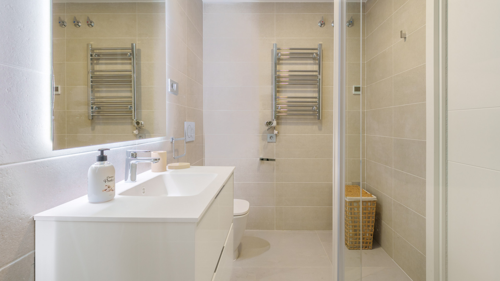 photo of Apartments on Calle Pdte. Adolfo Suárez, 14, 03502 Benidorm, Alicante, Spain