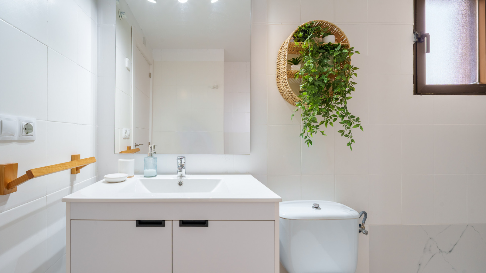 photo of Apartments on Av. del Mediterráneo, 43, 03503 Benidorm, Alicante, Spain