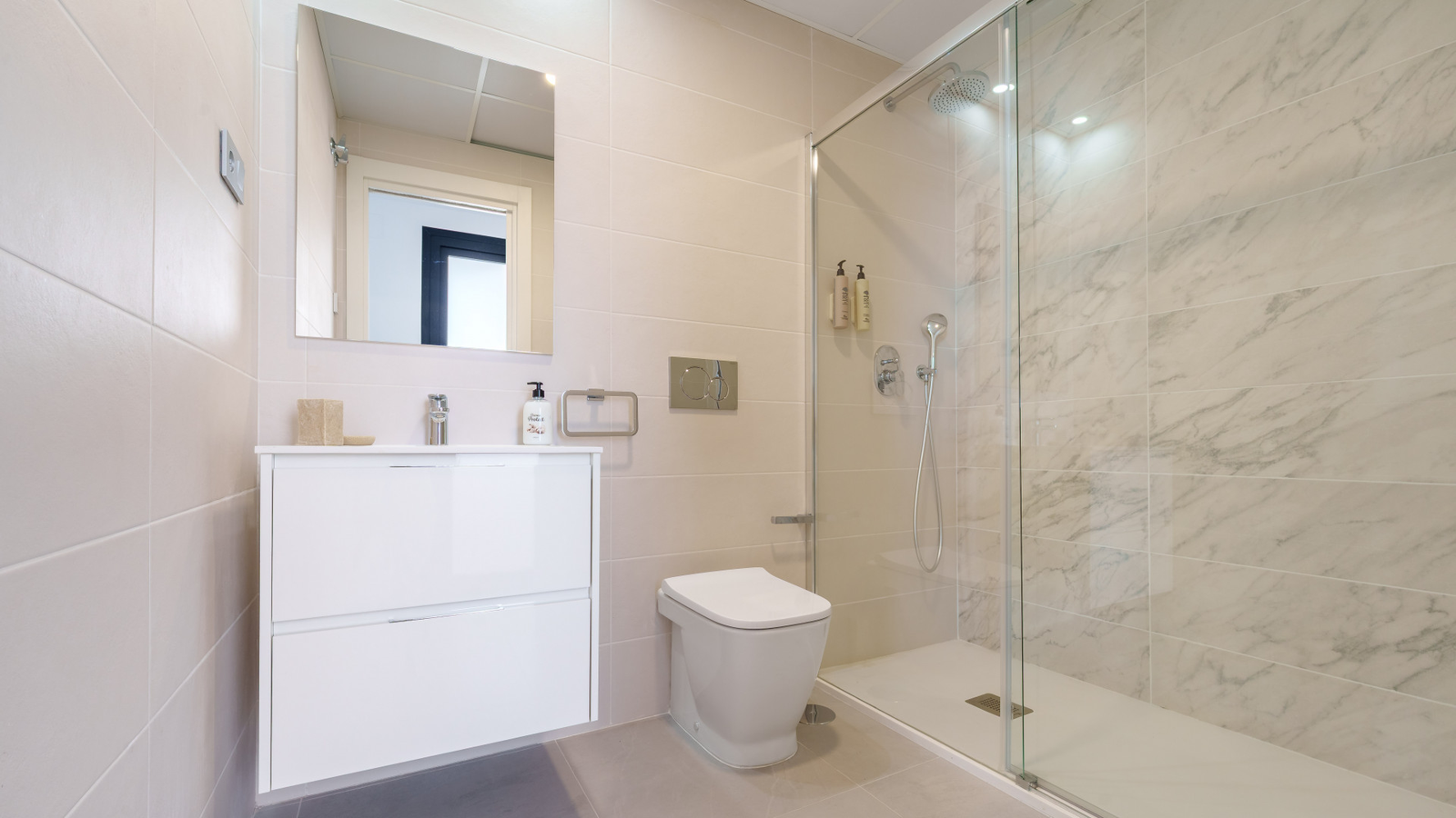 photo of Apartments on Calle Pdte. Adolfo Suárez, 14, 03502 Benidorm, Alicante, Spain
