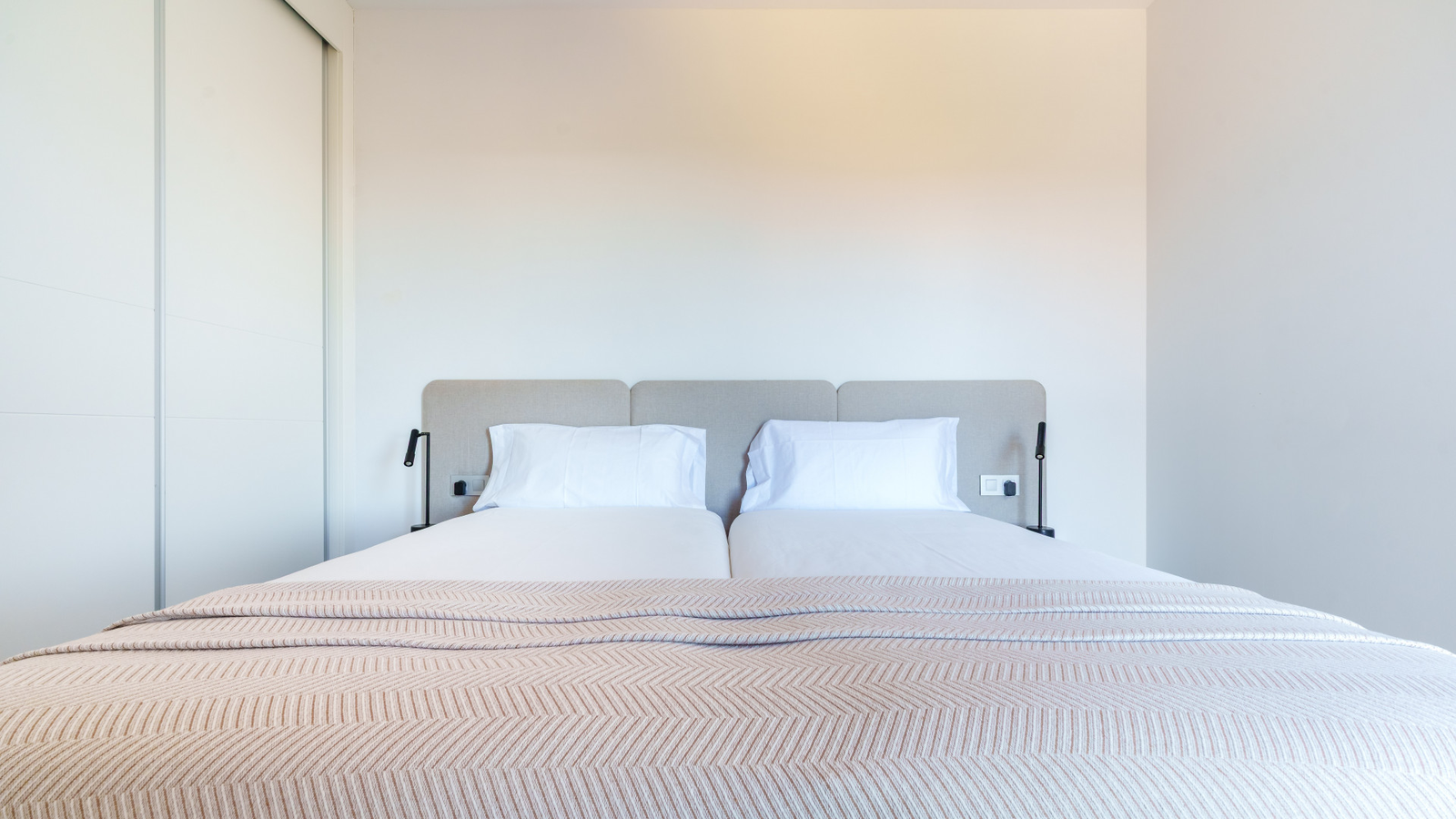 photo of Apartments on Calle Pdte. Adolfo Suárez, 14, 03502 Benidorm, Alicante, Spain