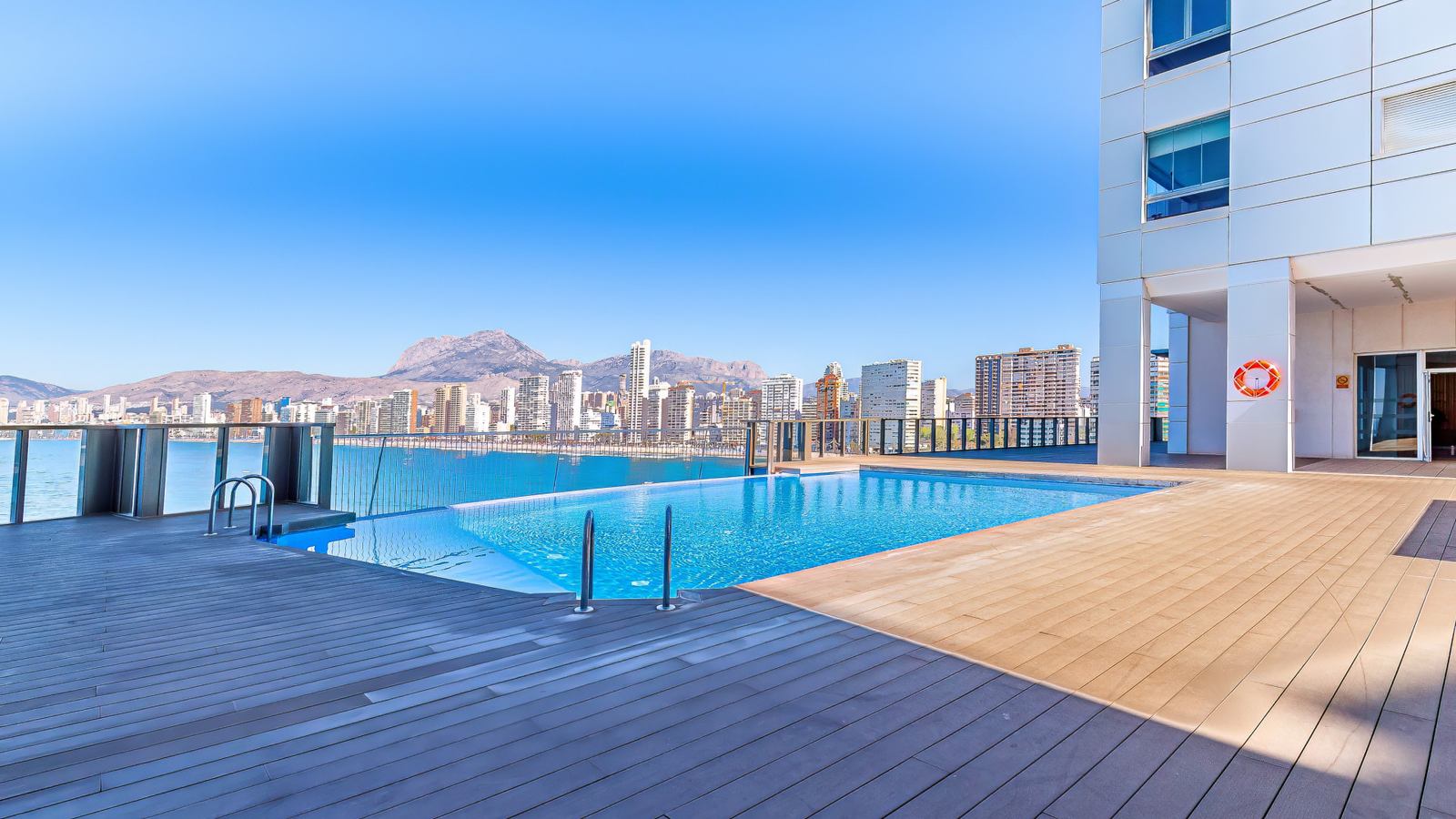 photo of Apartments on Edificio Las Algas, C. Alcalde Manuel Catalán Chana, 22, 03503 Benidorm, Alicante, Spain