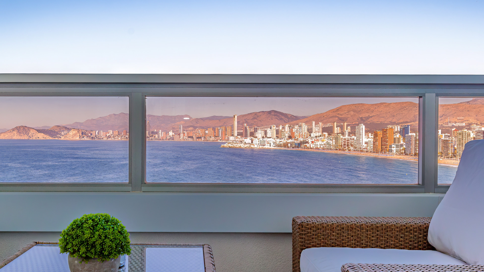 photo of Apartments on Edificio Las Algas, C. Alcalde Manuel Catalán Chana, 22, 03503 Benidorm, Alicante, Spain