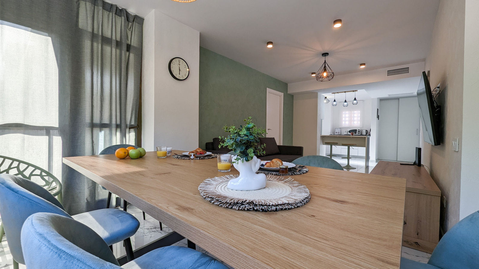 photo of Apartments on Av. del Mediterráneo, 7, 03503 Benidorm, Alicante, Spain