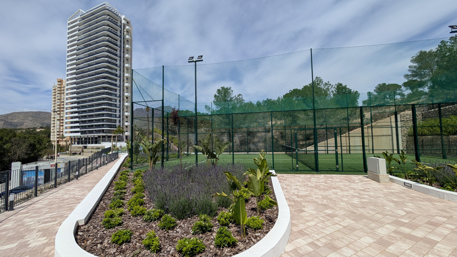 photo of Apartments on Calle Pdte. Adolfo Suárez, 14, 03502 Benidorm, Alicante, Spain