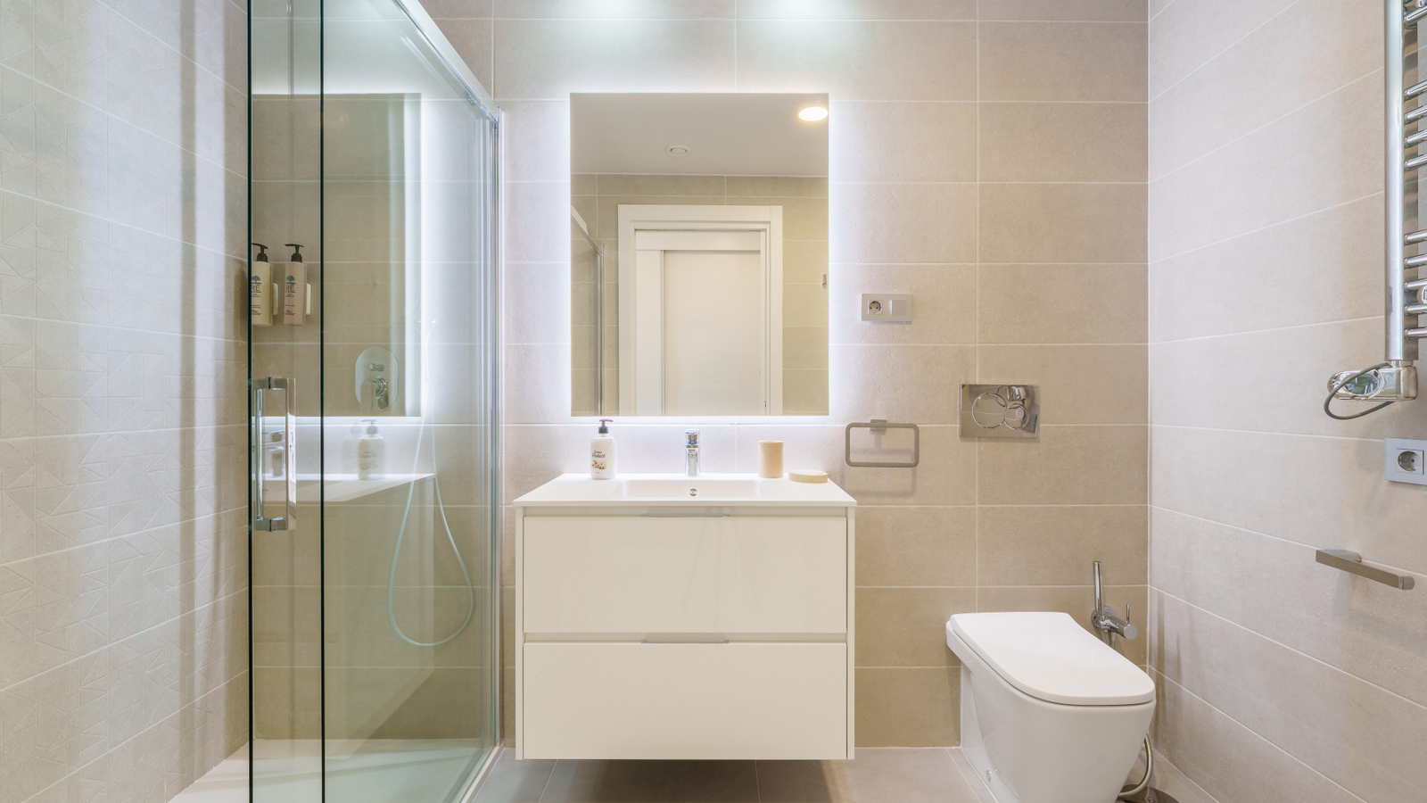 photo of Apartments on Calle Pdte. Adolfo Suárez, 14, 03502 Benidorm, Alicante, Spain