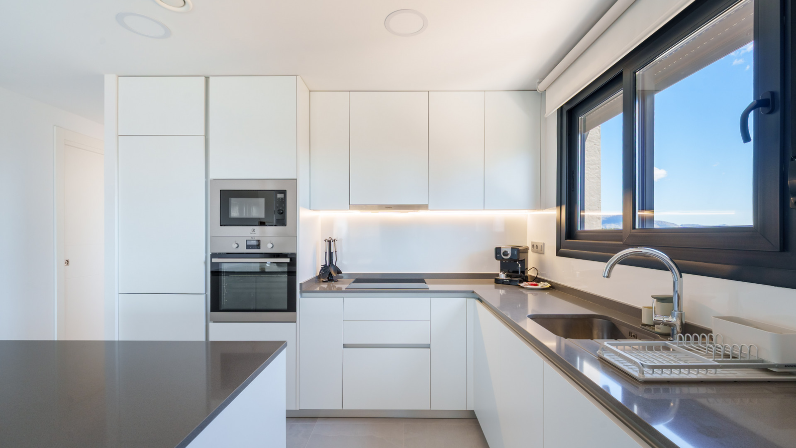 photo of Apartments on Calle Pdte. Adolfo Suárez, 14, 03502 Benidorm, Alicante, Spain
