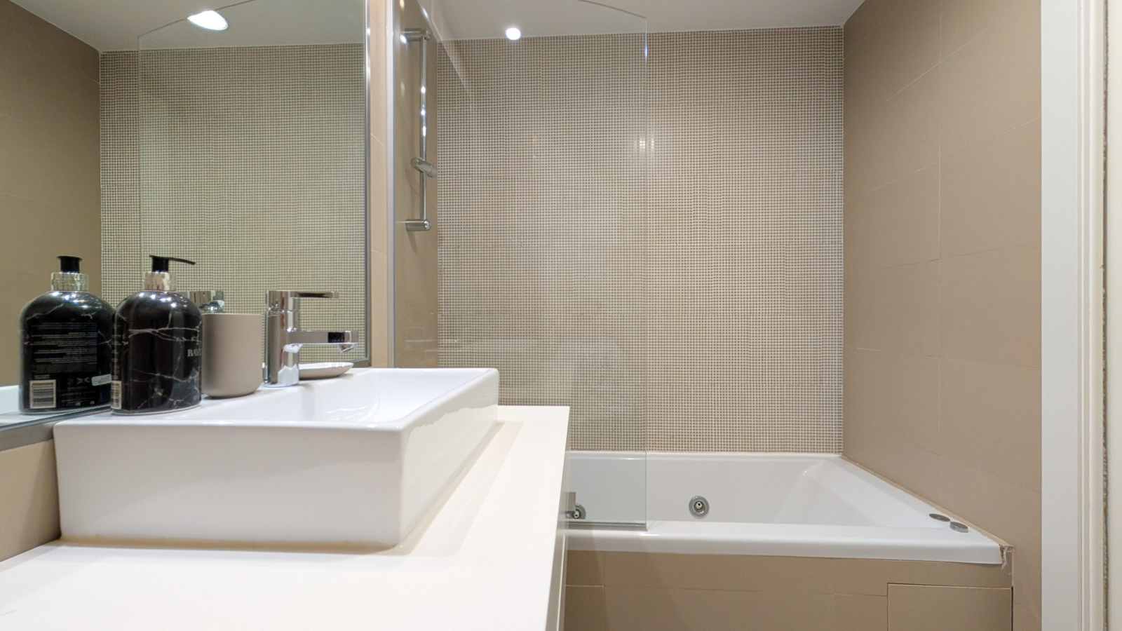 photo of Apartments on C. la Cala, 2, 03502 Benidorm, Alicante, Spain