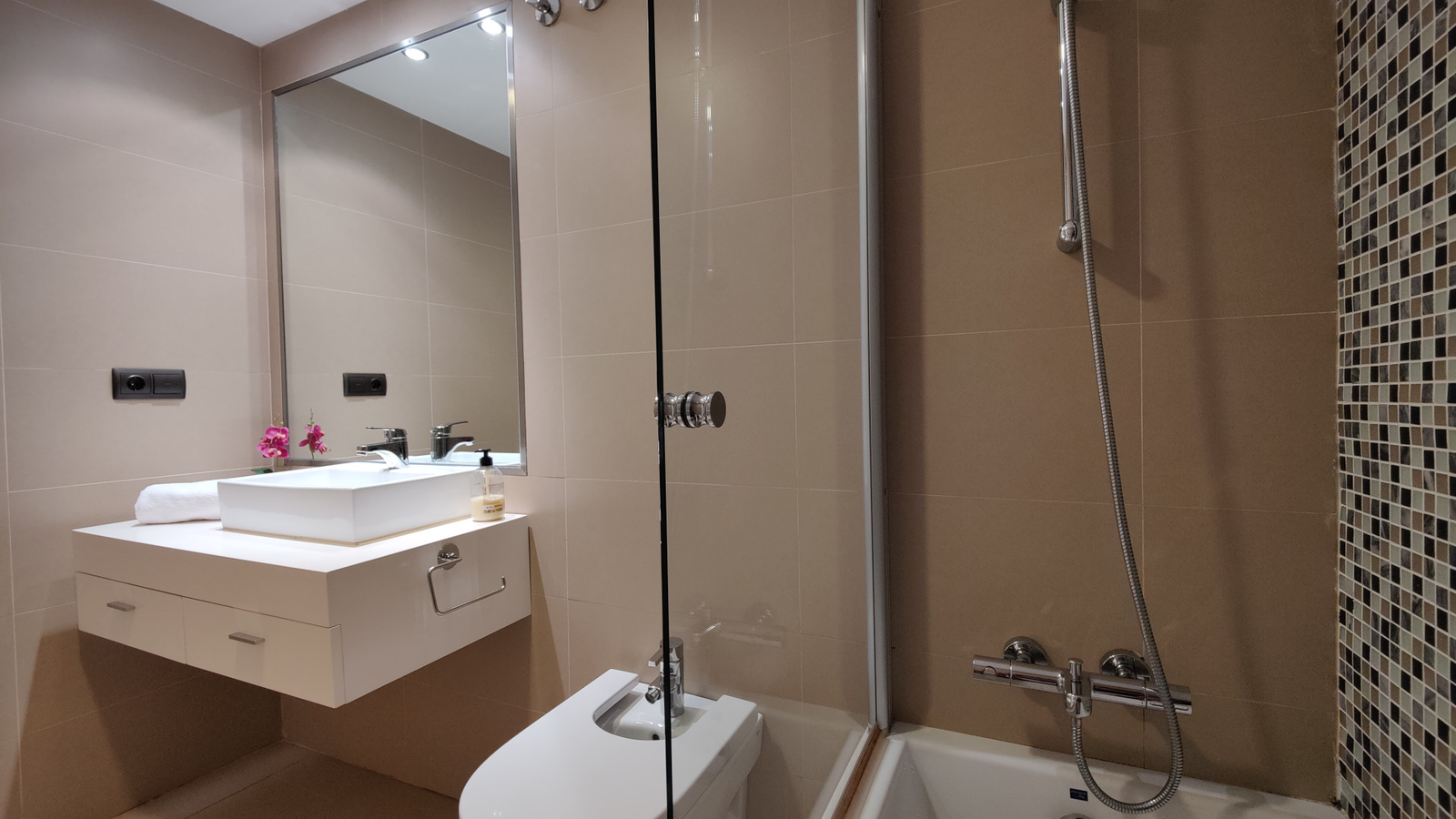 photo of Apartments on C. la Cala, 2, 03502 Benidorm, Alicante, Spain