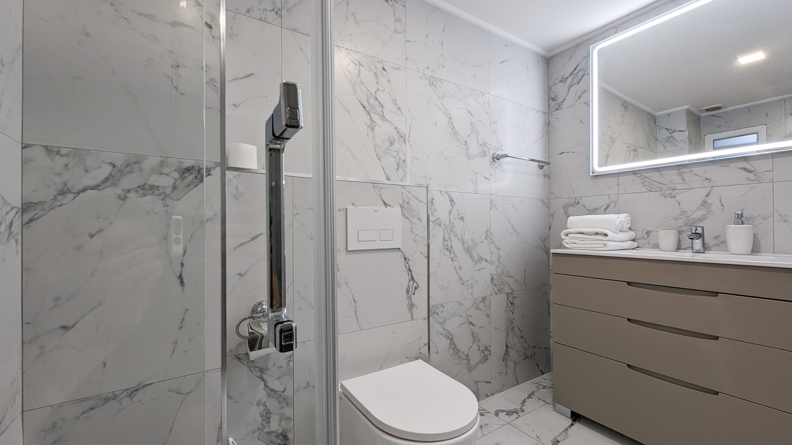 photo of Apartments on Av. del Mediterráneo, 7, 03503 Benidorm, Alicante, Spain