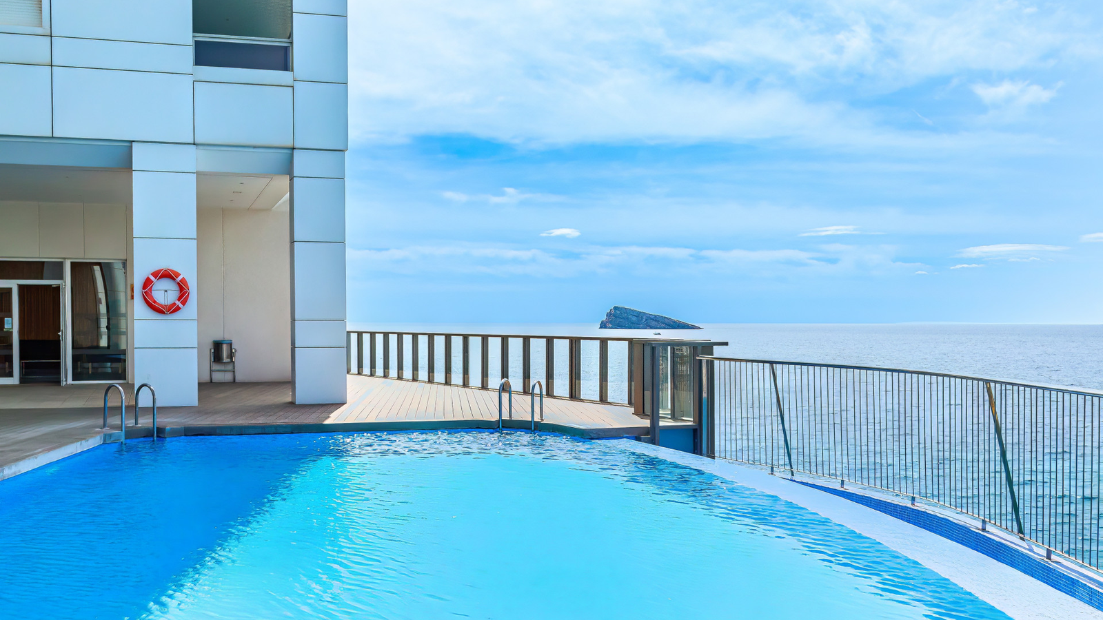 photo of Apartments on Edificio Las Algas, C. Alcalde Manuel Catalán Chana, 22, 03503 Benidorm, Alicante, Spain