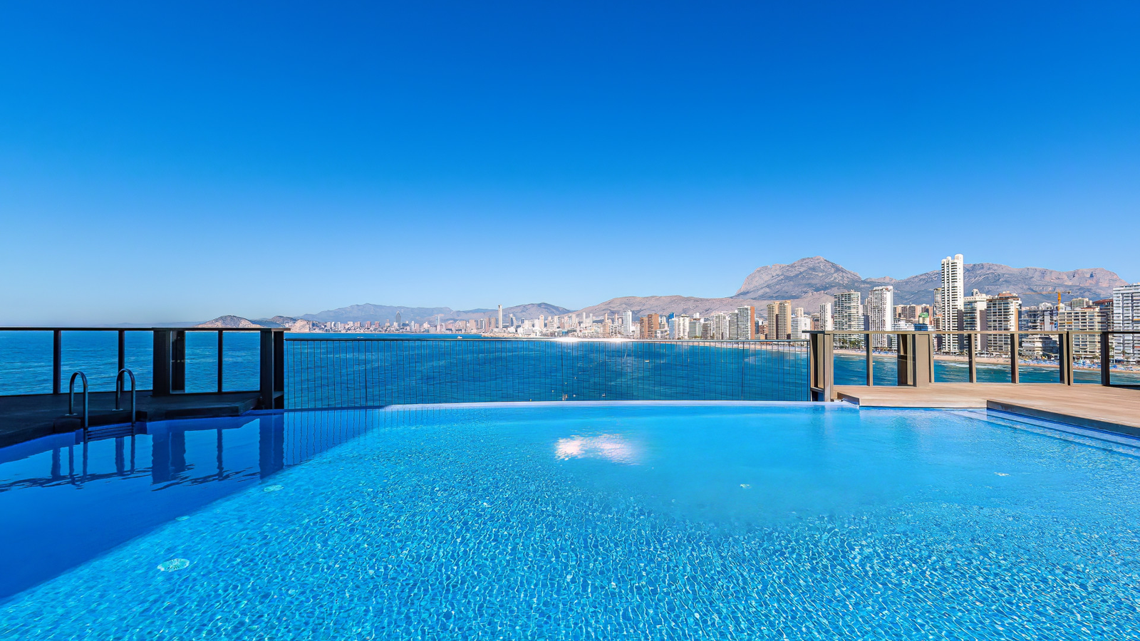photo of Apartments on Edificio Las Algas, C. Alcalde Manuel Catalán Chana, 22, 03503 Benidorm, Alicante, Spain