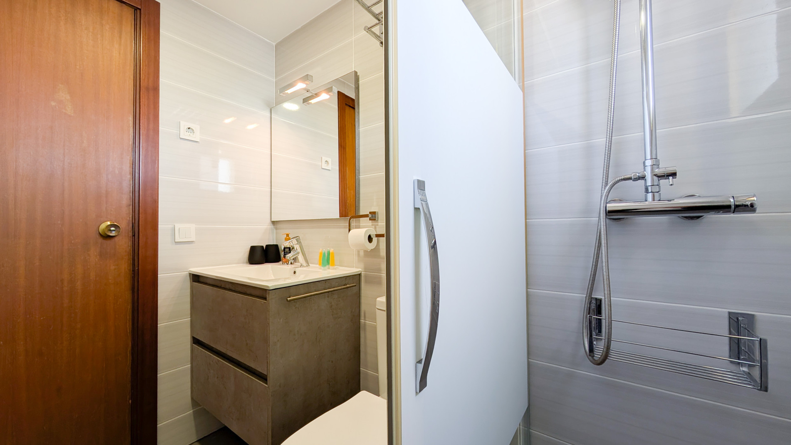 photo of Apartments on Playa de Levante, C. Gerona, 30, 03503 Benidorm, Alicante, Spain