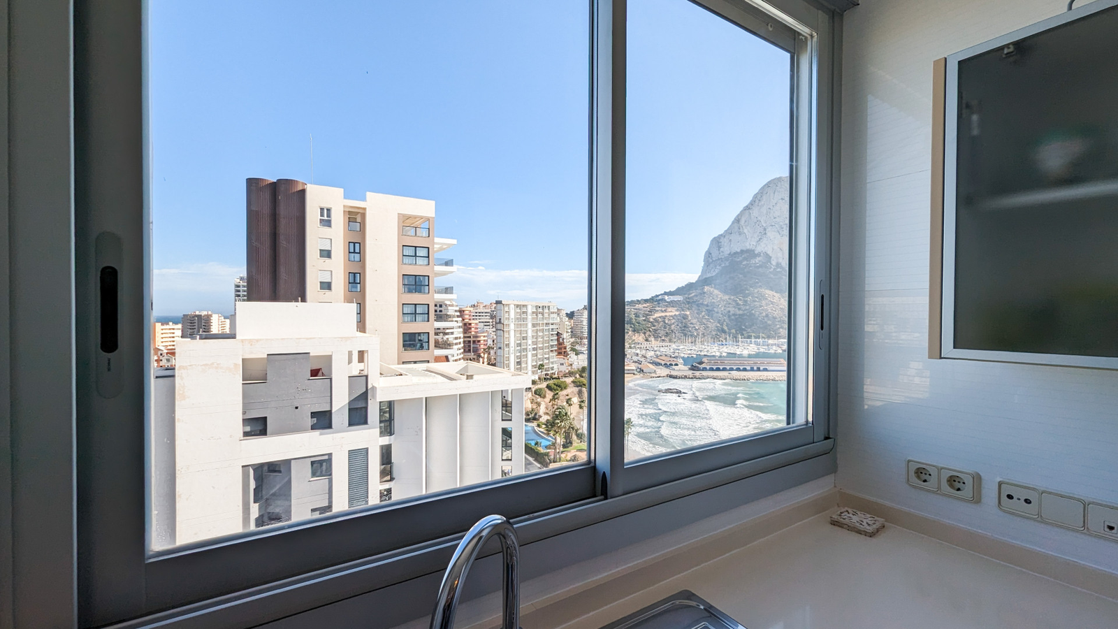 photo of Apartments on P.º Maritimo Playa del Bol, 59, 03710 Calpe, Alicante, Spain