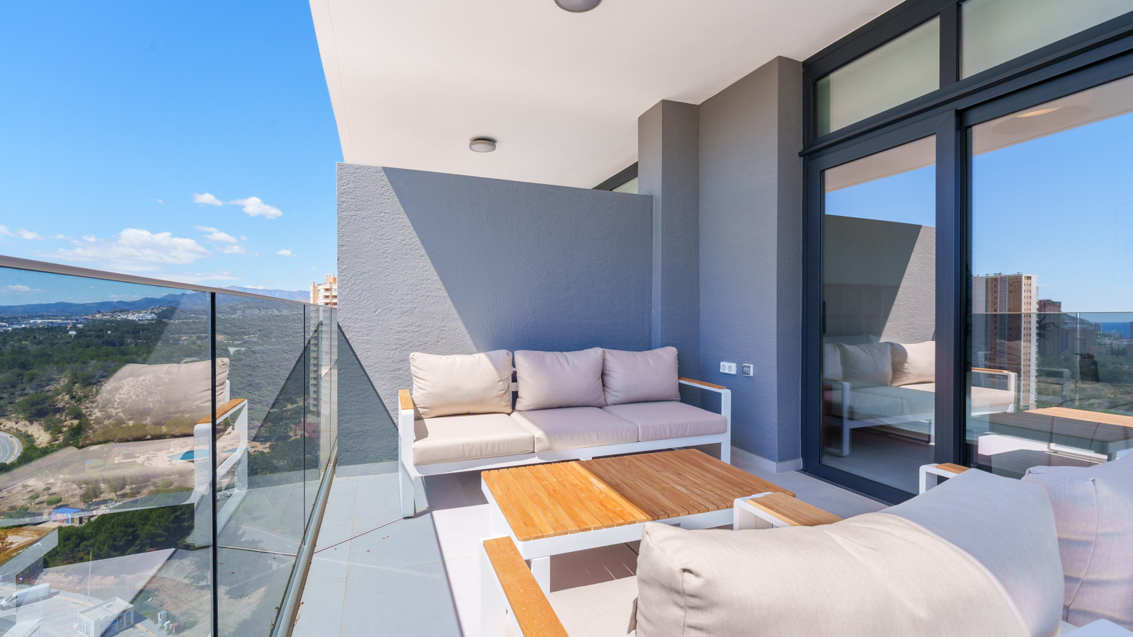 photo of Apartments on Calle Pdte. Adolfo Suárez, 14, 03502 Benidorm, Alicante, Spain