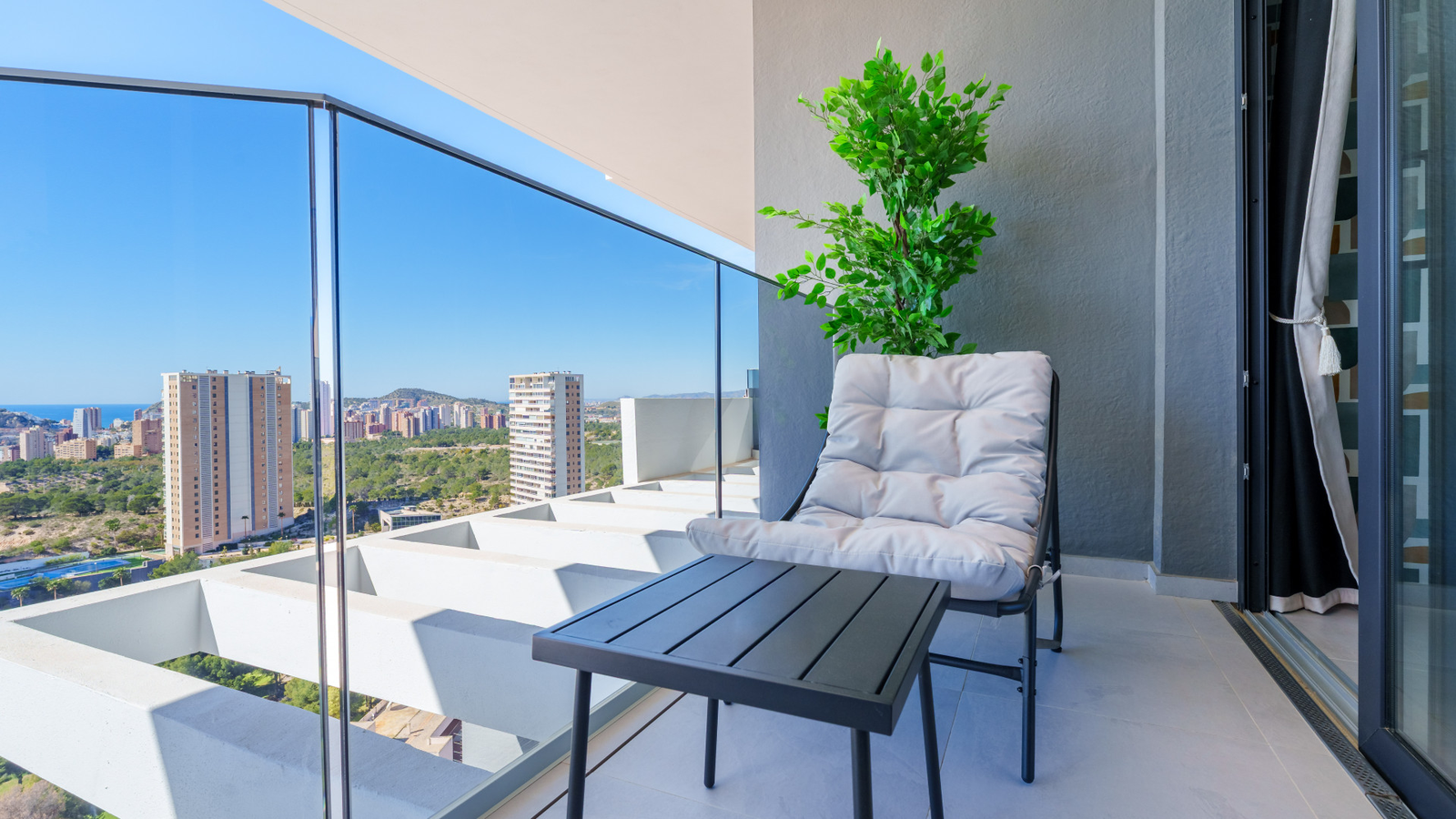 photo of Apartments on Calle Pdte. Adolfo Suárez, 14, 03502 Benidorm, Alicante, Spain