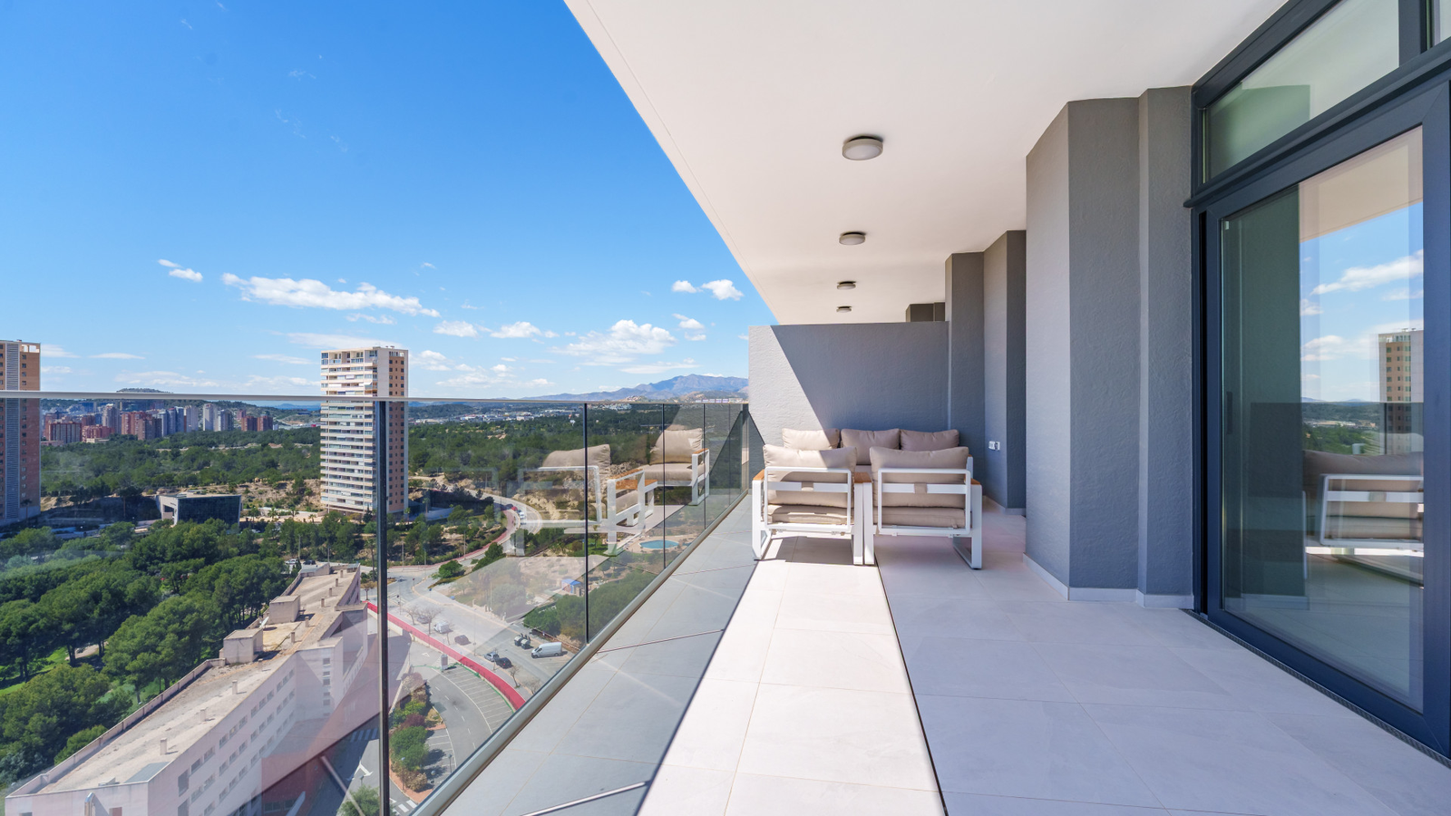 photo of Apartments on Calle Pdte. Adolfo Suárez, 14, 03502 Benidorm, Alicante, Spain