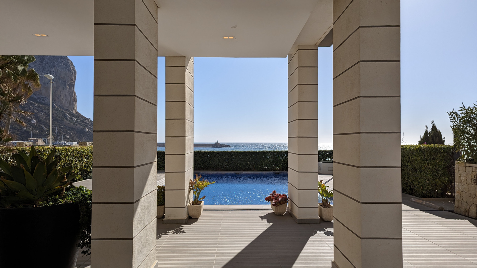 photo of Apartments on P.º Maritimo Playa del Bol, 59, 03710 Calpe, Alicante, Spain