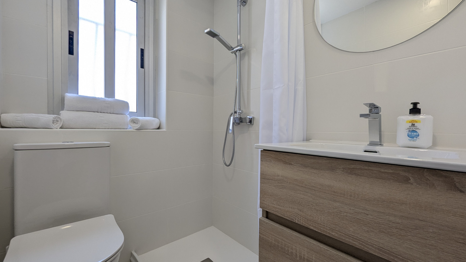 photo of Apartments on Av. del Mediterráneo, 42, 03503 Benidorm, Alicante, Spain