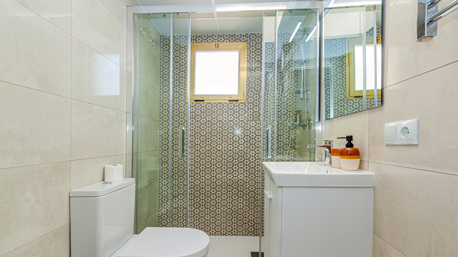 photo of Apartments on Playa de Levante, C. Gerona, 30, 03503 Benidorm, Alicante, Spain