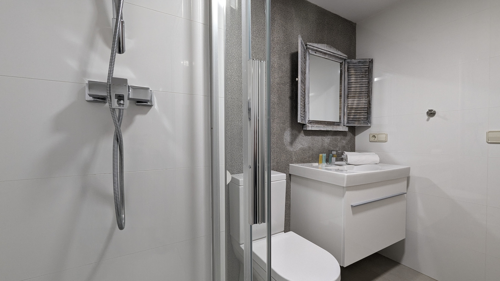 photo of Apartments on P.º Maritimo Playa del Bol, 59, 03710 Calpe, Alicante, Spain