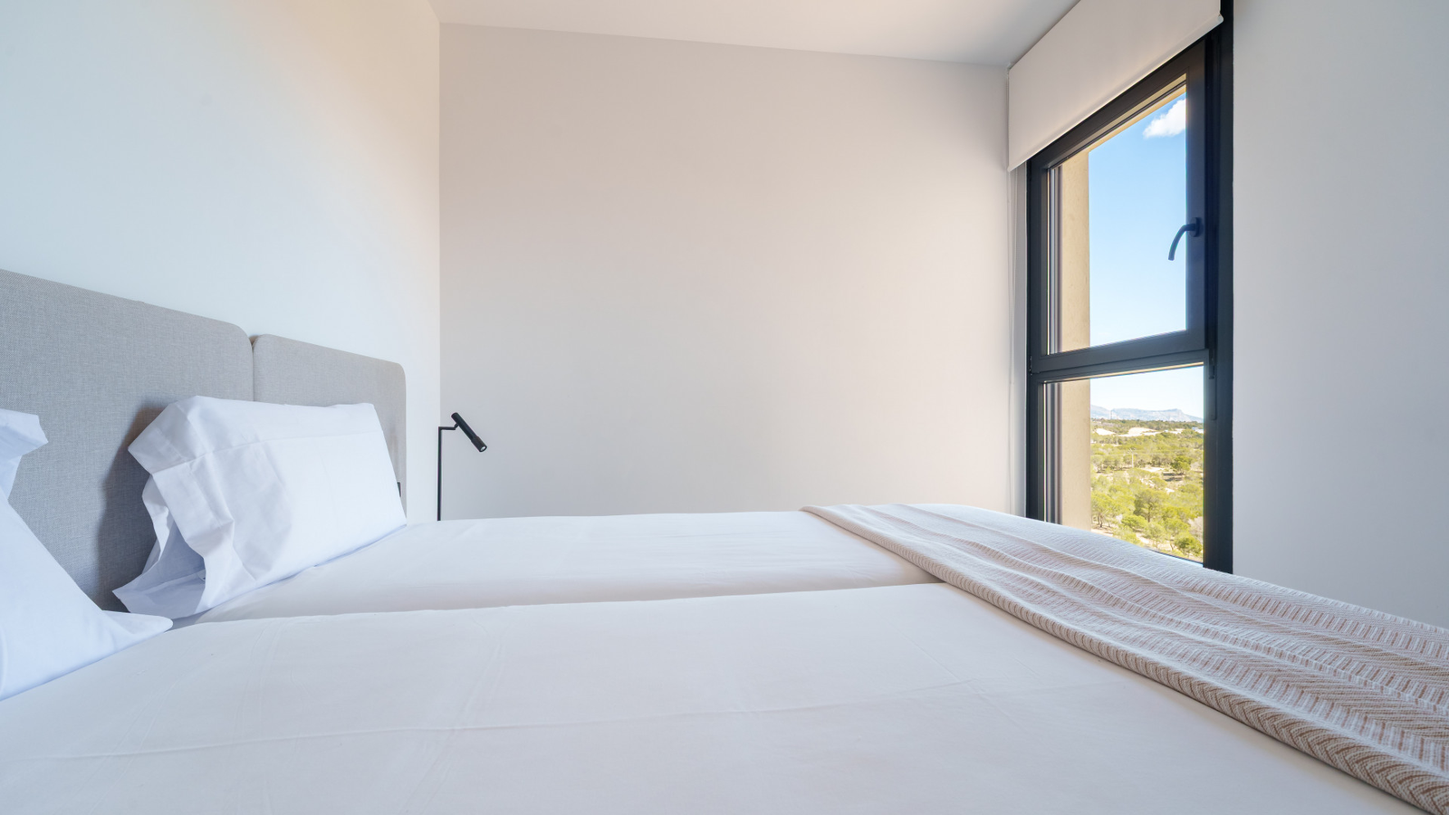 photo of Apartments on Calle Pdte. Adolfo Suárez, 14, 03502 Benidorm, Alicante, Spain