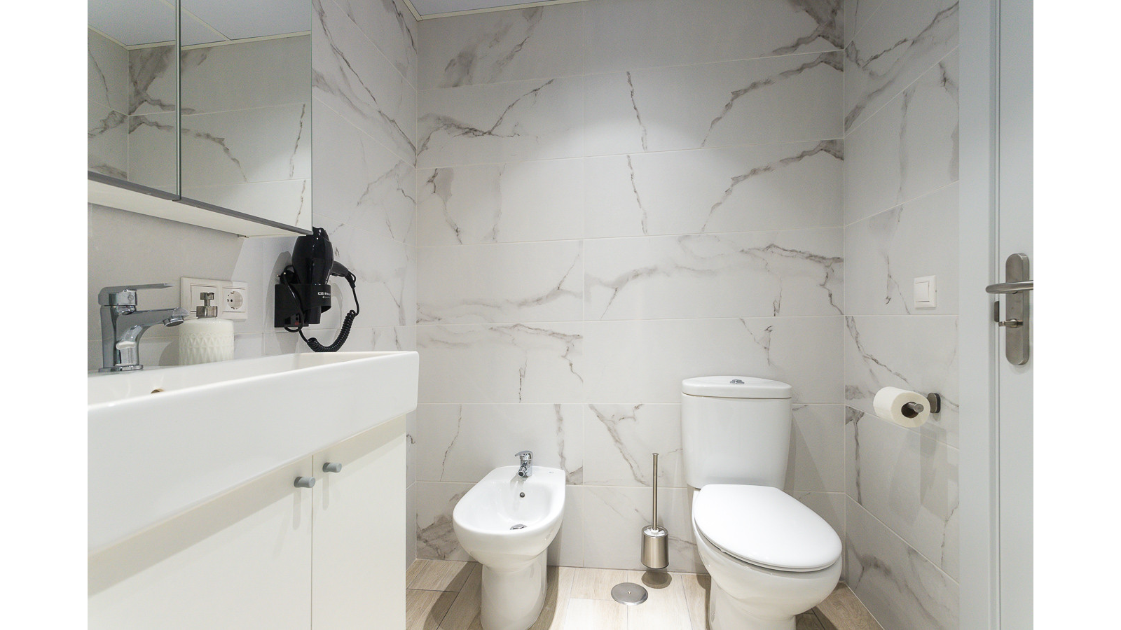 photo of Apartments on C. de Bonn, 4, 03503 Benidorm, Alicante, Spain