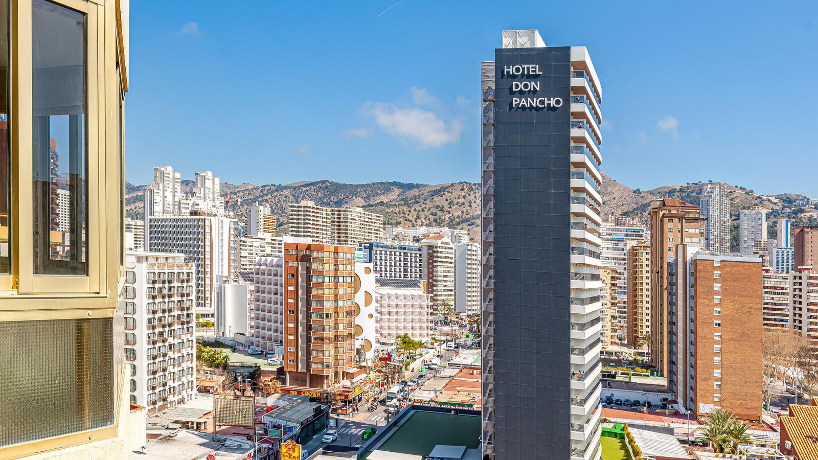 photo of Apartments on Playa de Levante, C. Gerona, 30, 03503 Benidorm, Alicante, Spain