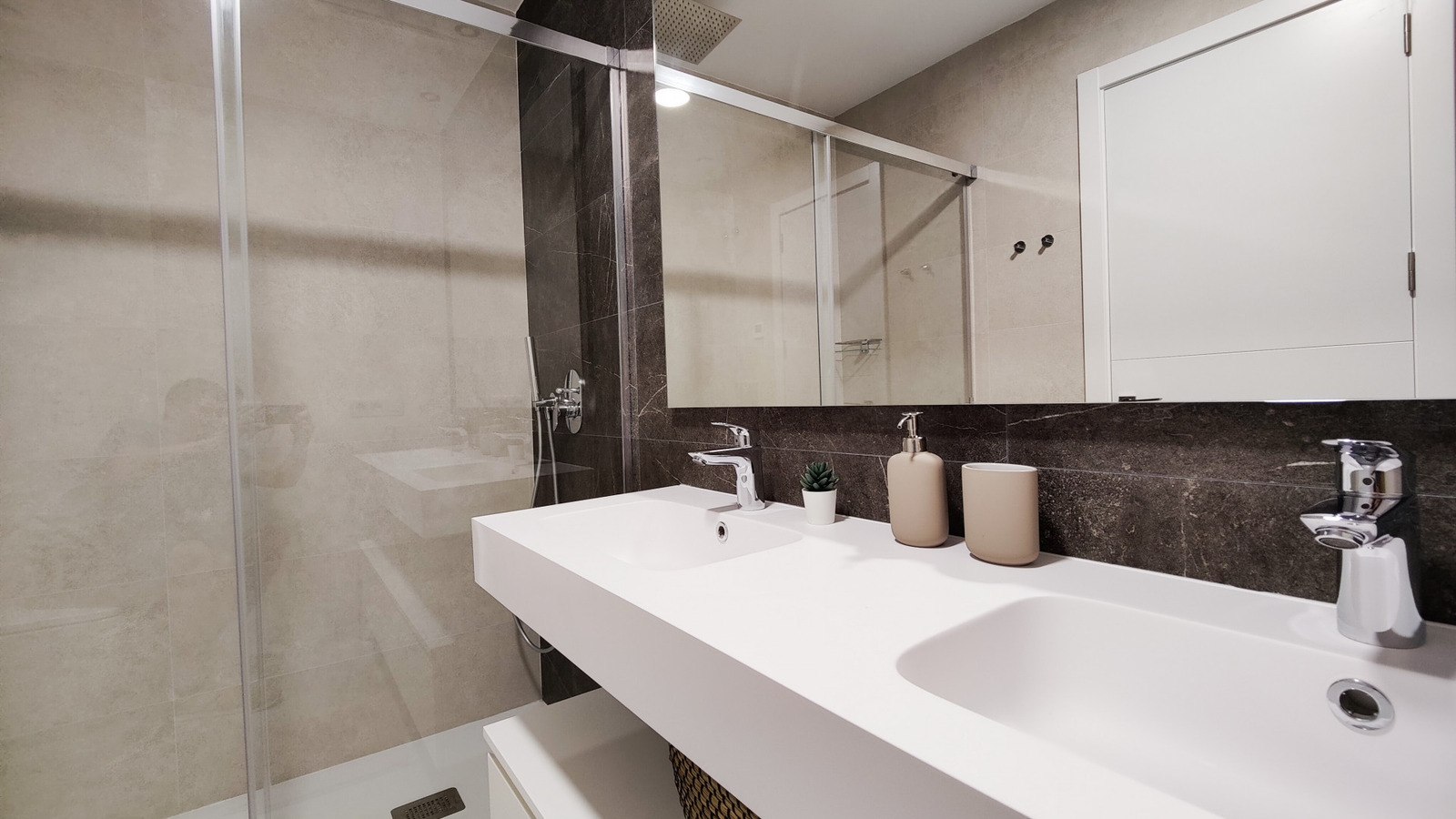 photo of Apartments on Av. de la Armada Española, 19, 03502 Benidorm, Alicante, Spain