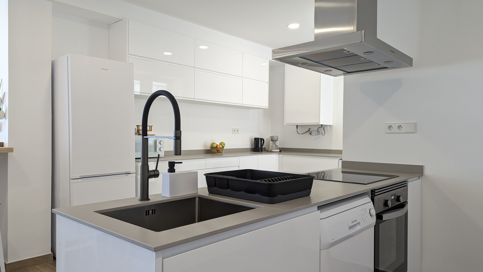 photo of Apartments on Av. Vicente Llorca Alós, 34, 03502 Benidorm, Alicante, Spain